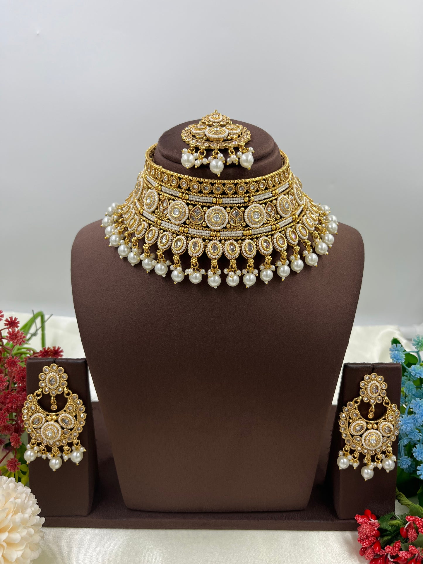 Sia Traditional Choker