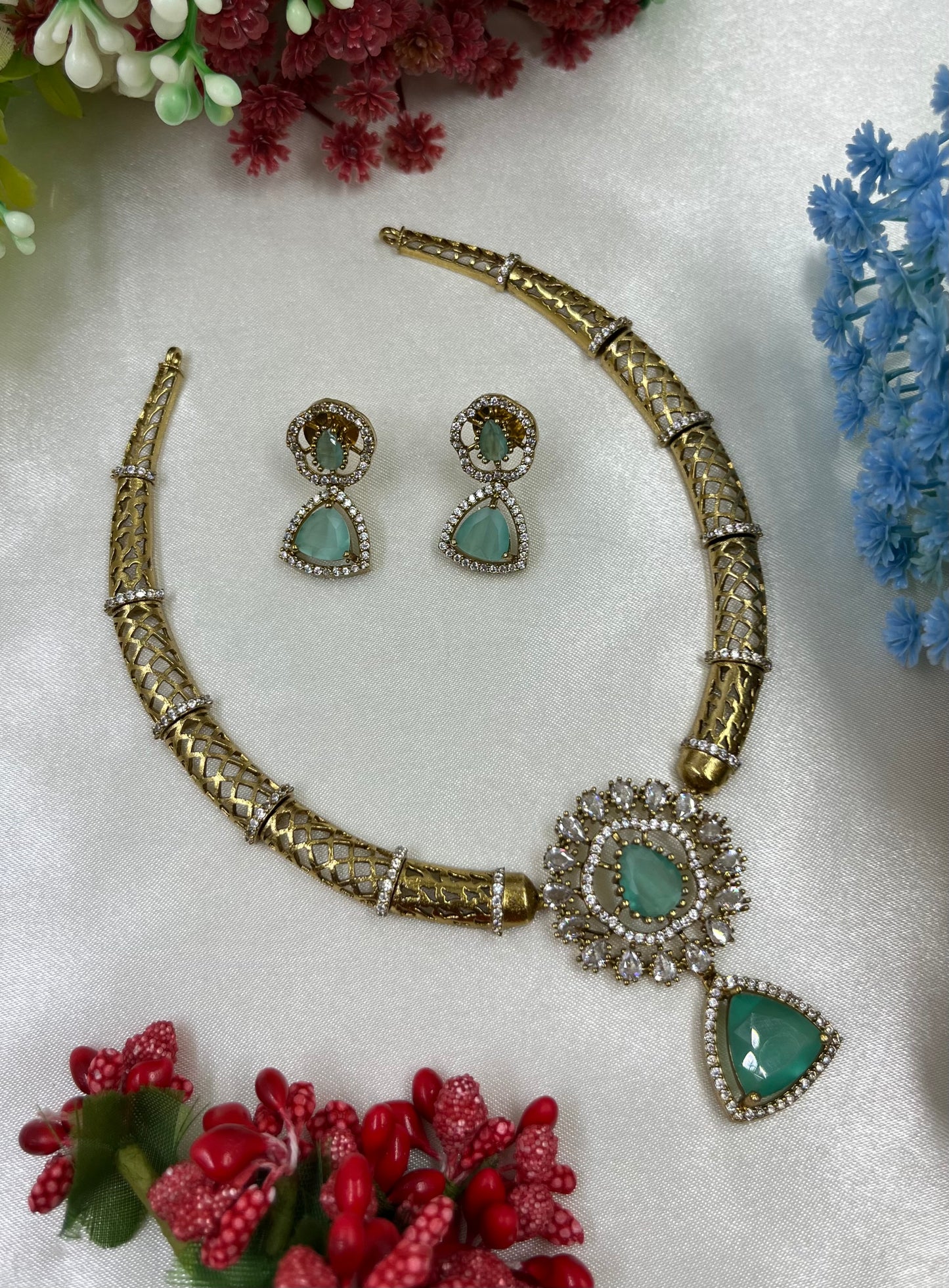 VICTORIAN HASLI NECKLACE