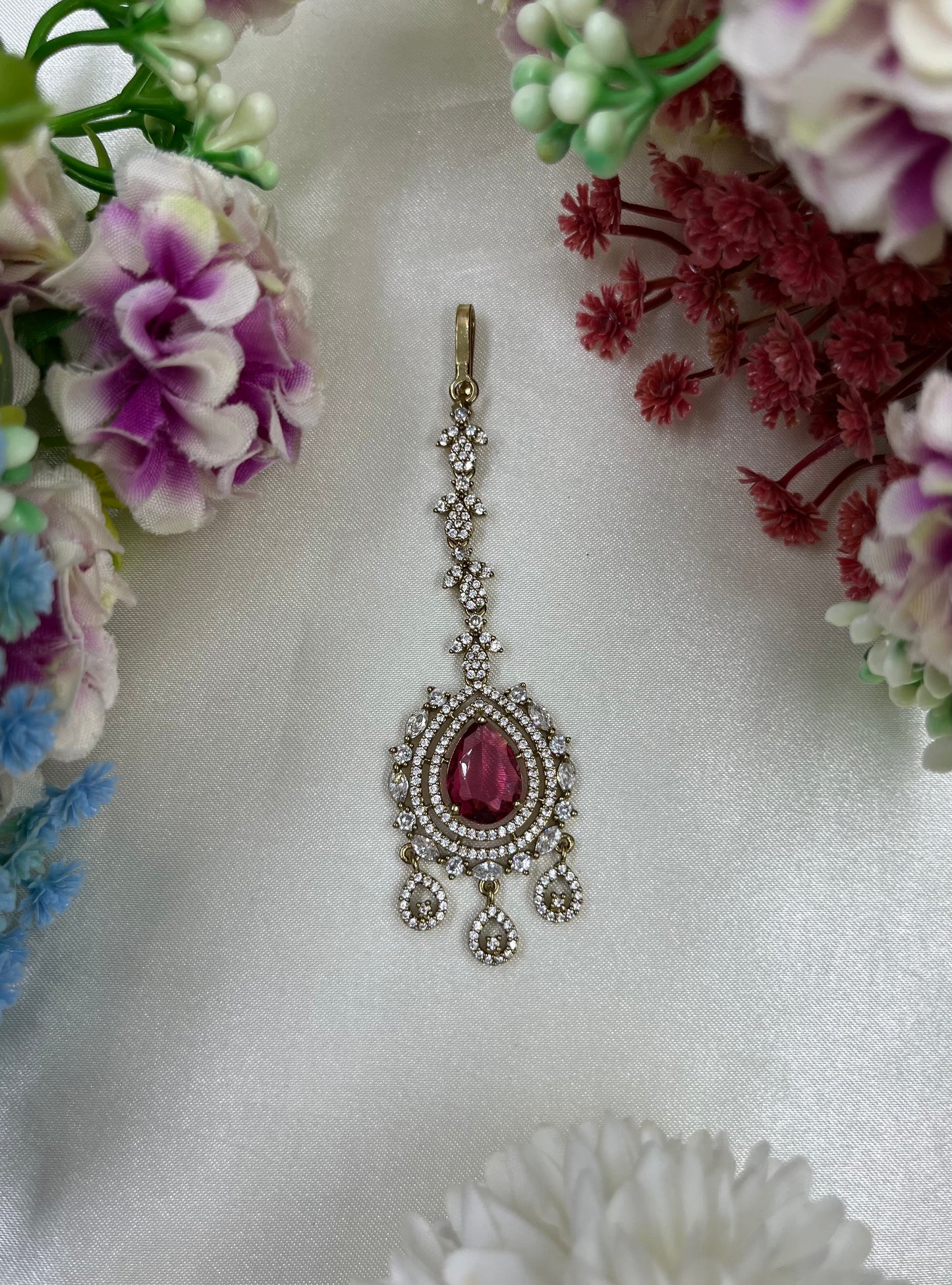 Madhuri Victorian Mang Tika