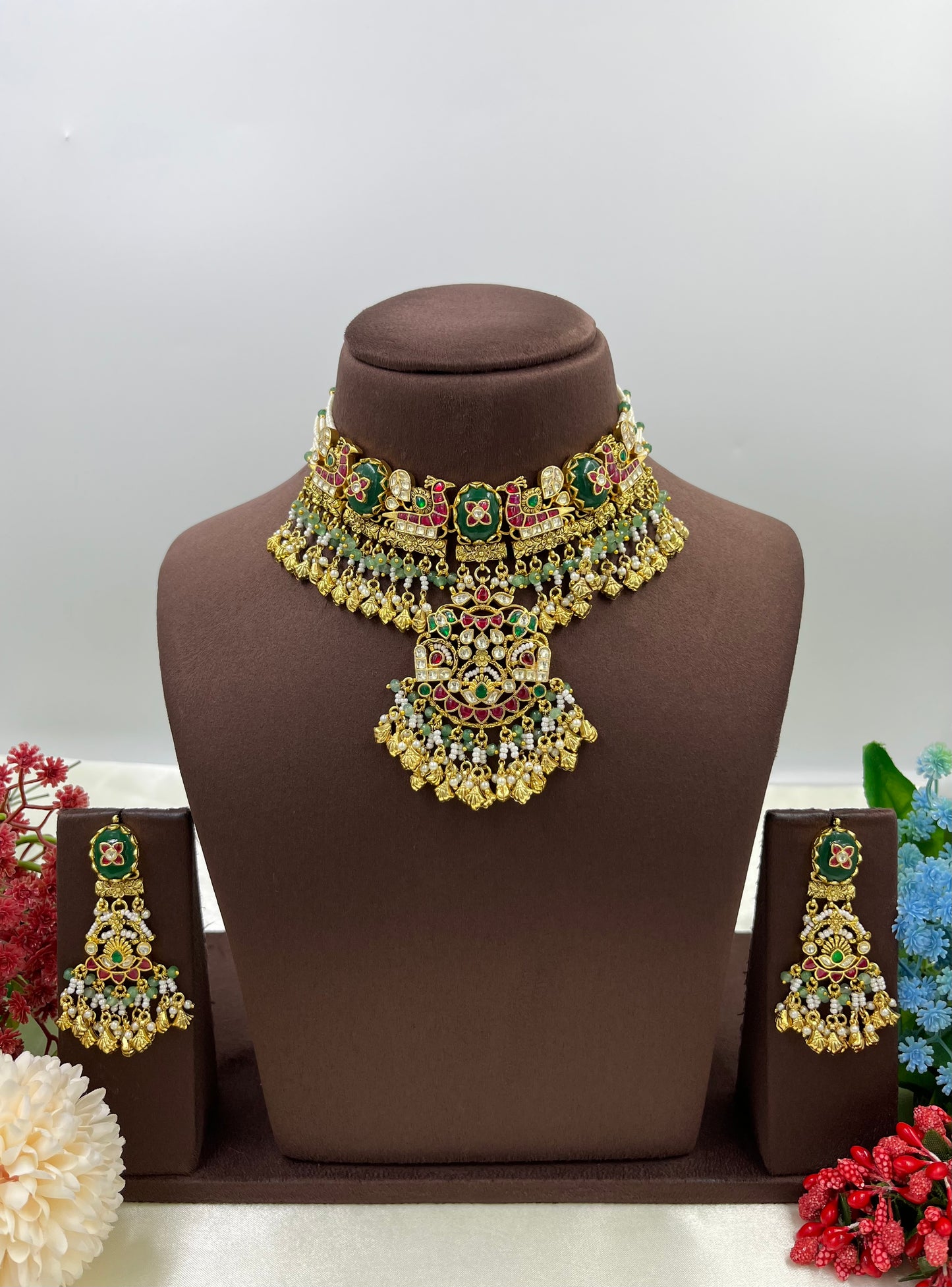 Anvi Pachi Kundan Choker