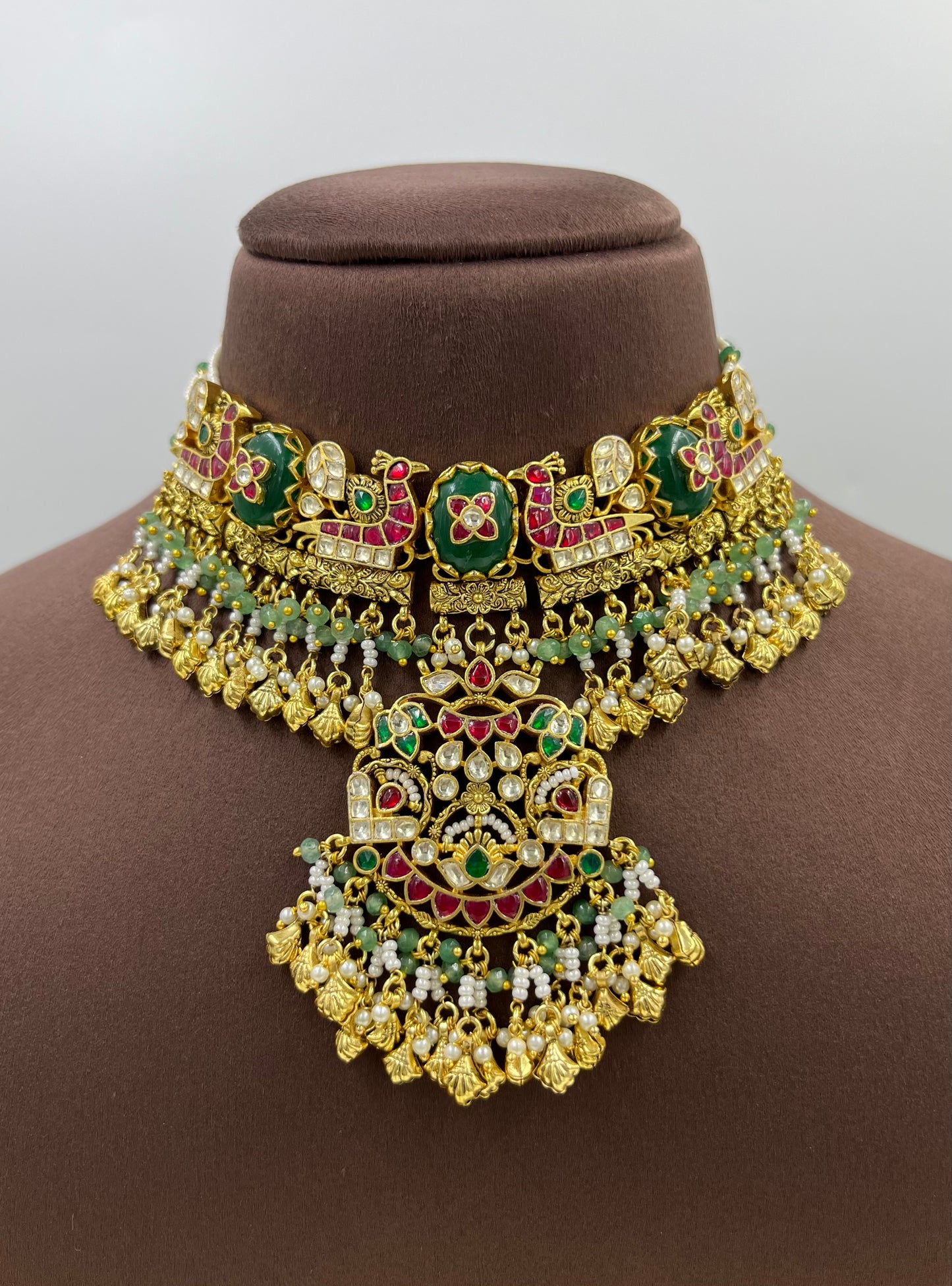 Anvi Pachi Kundan Choker