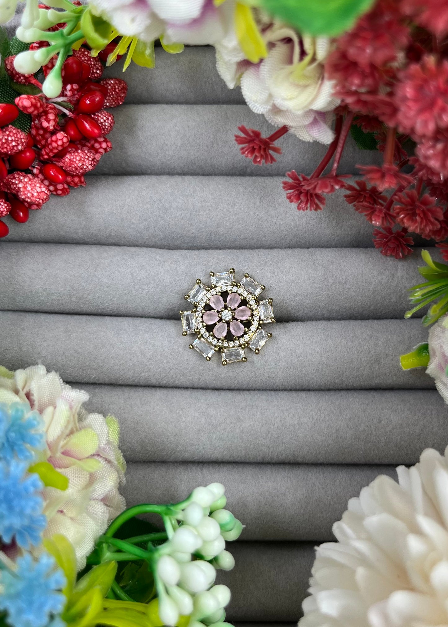 Urvi Victorian Ad Ring