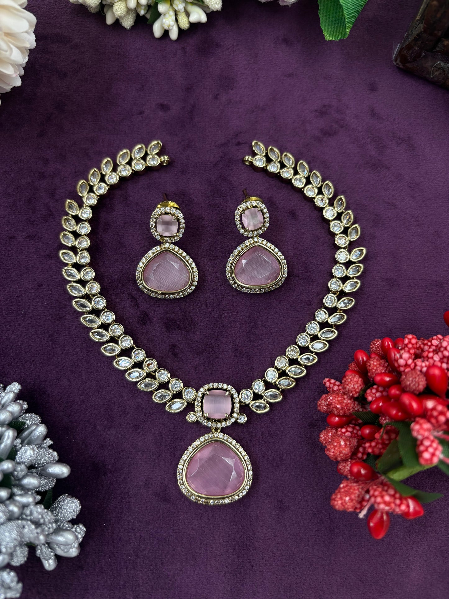 LEAF LEEVIA VICTORIAN DROP NECKLACE