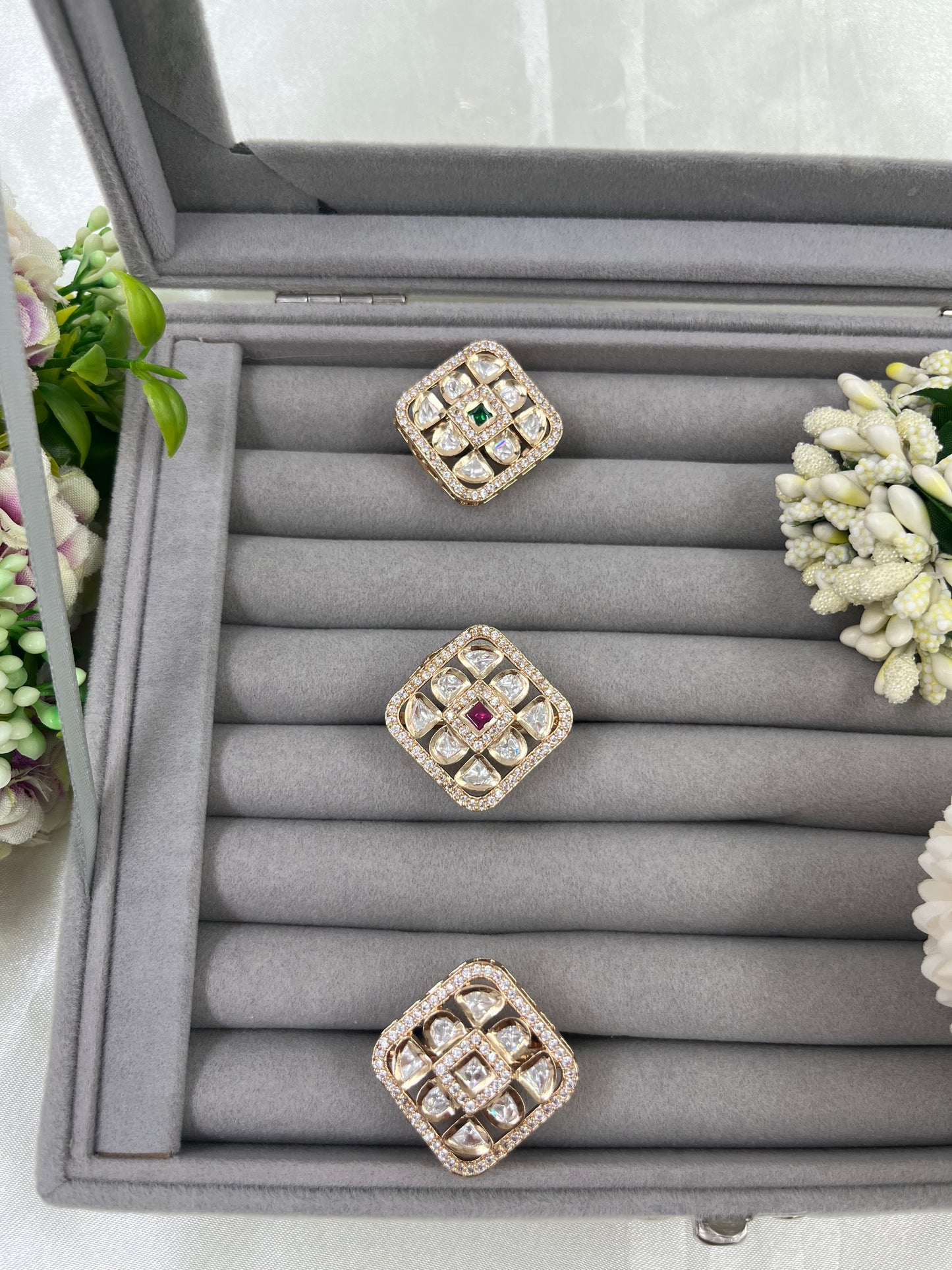 Golden Embrace Carrat Ad Ring