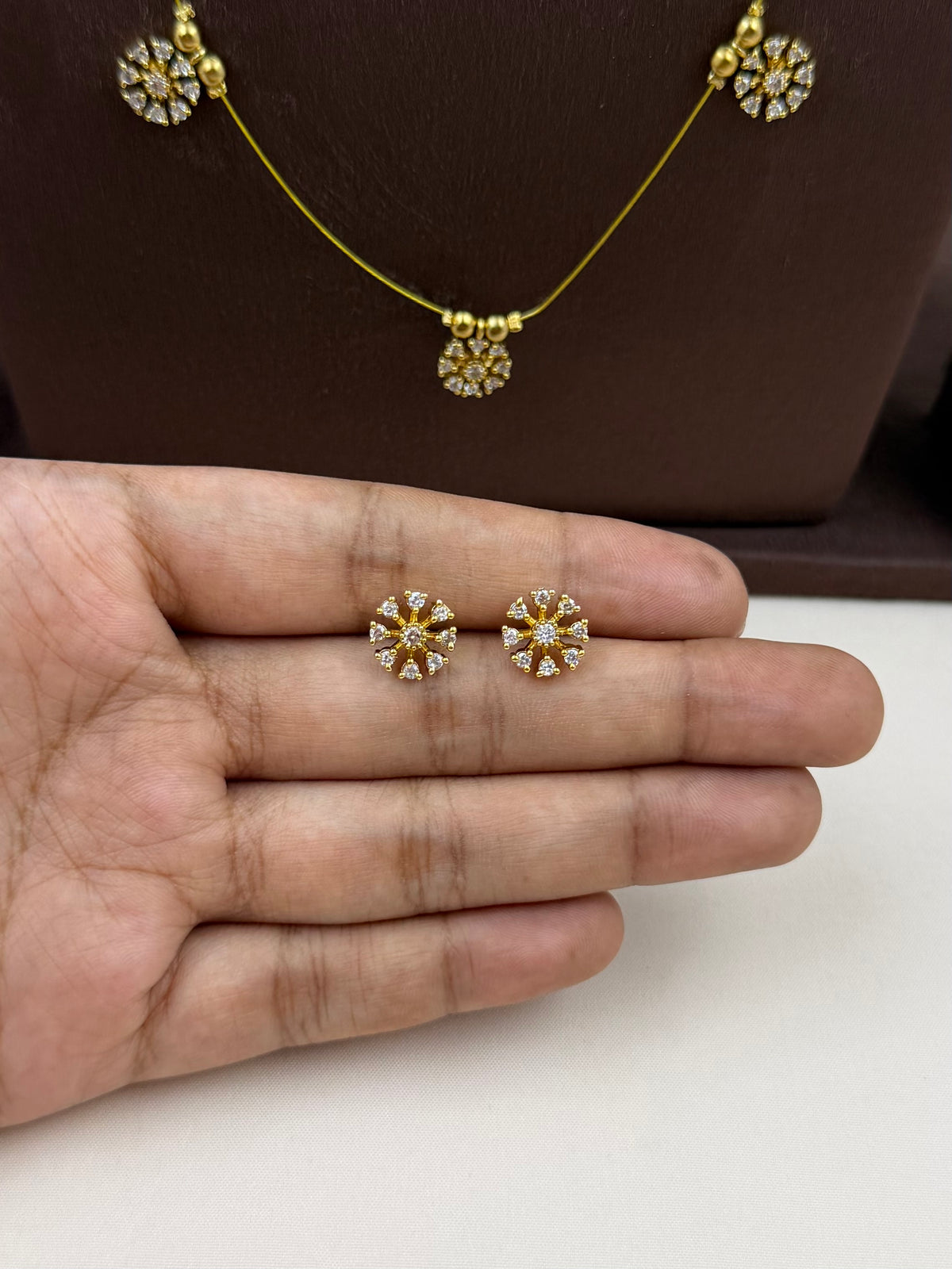 Zara Traditional Invisible Necklace Set