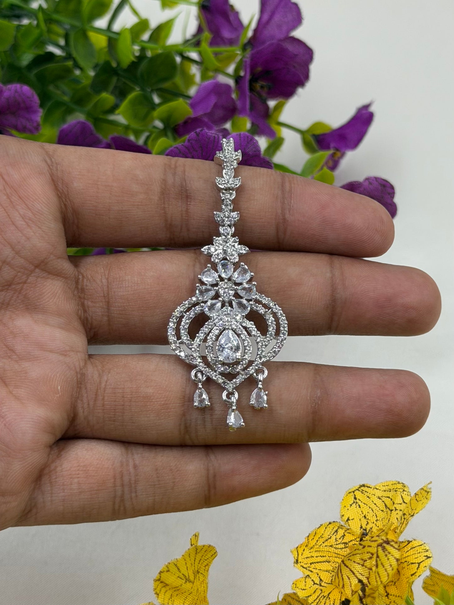Disha American Diamond Mang Tika