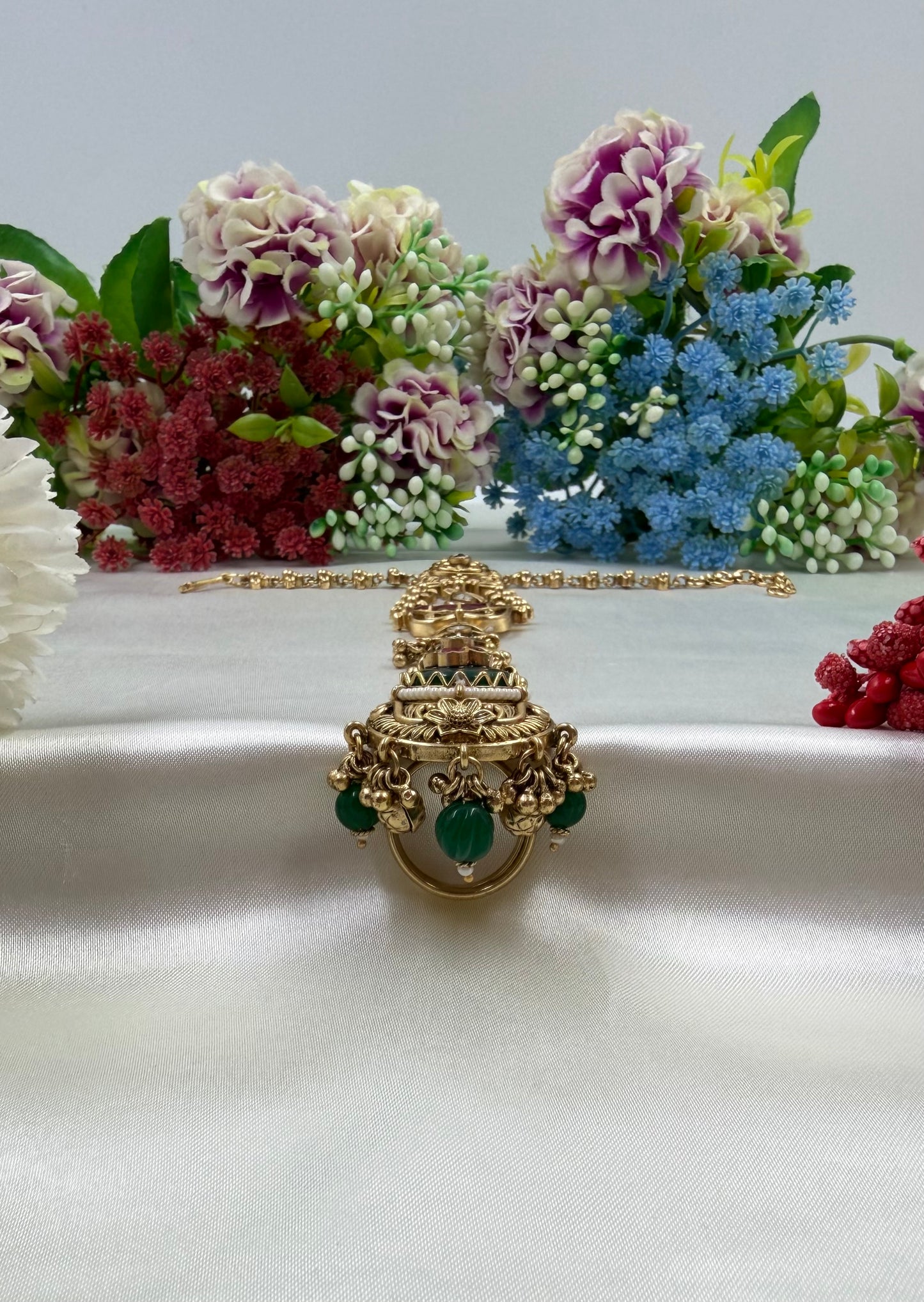 Nira Pachi Kundan Hath Panja (One Pis)