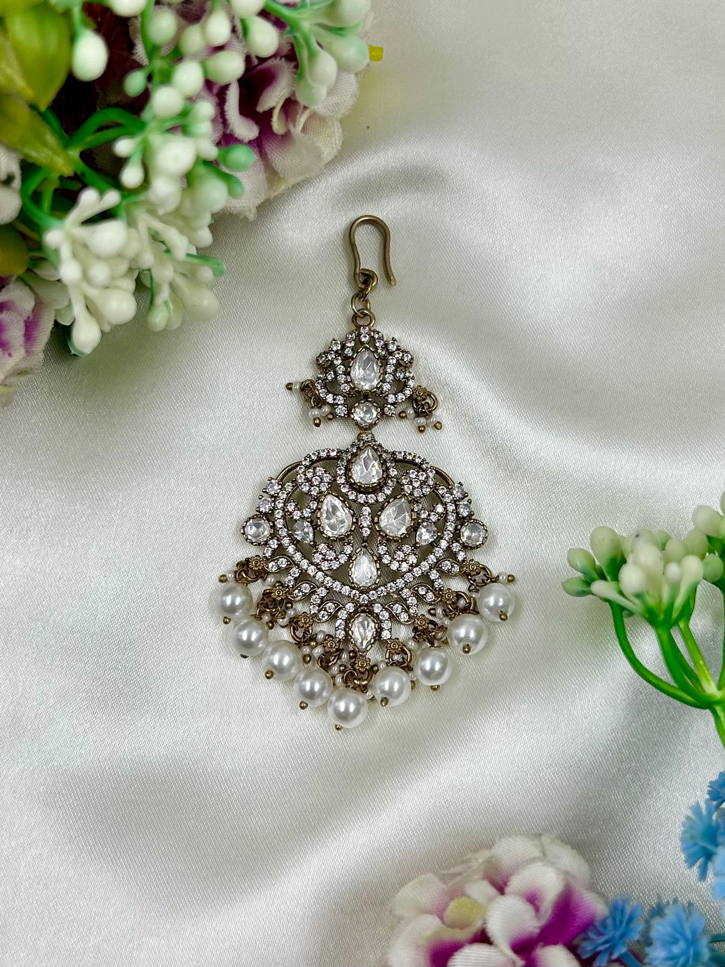 Priya Victorian Mang Tika