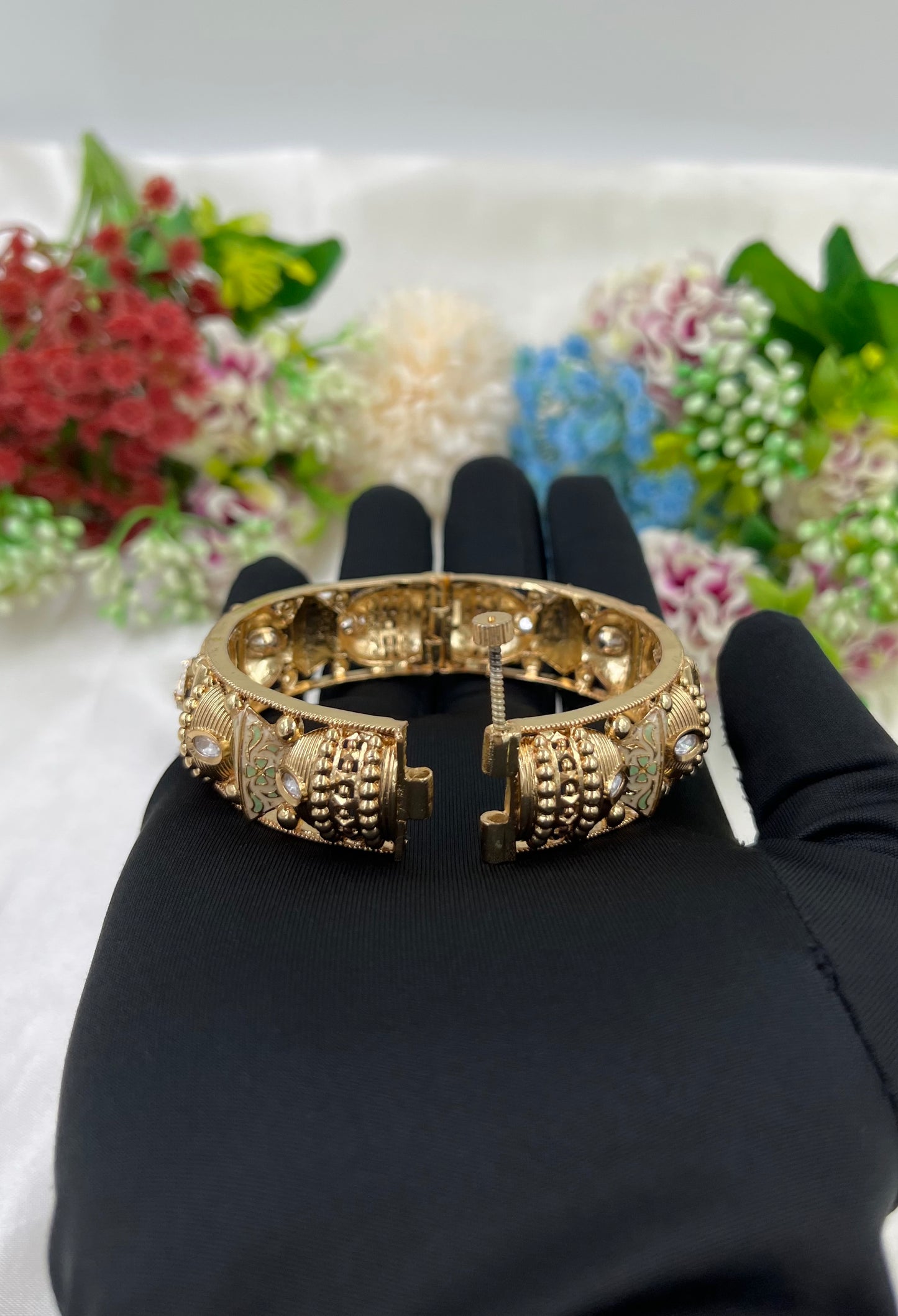Disha Moissanite Kundan Bangles (Openable)