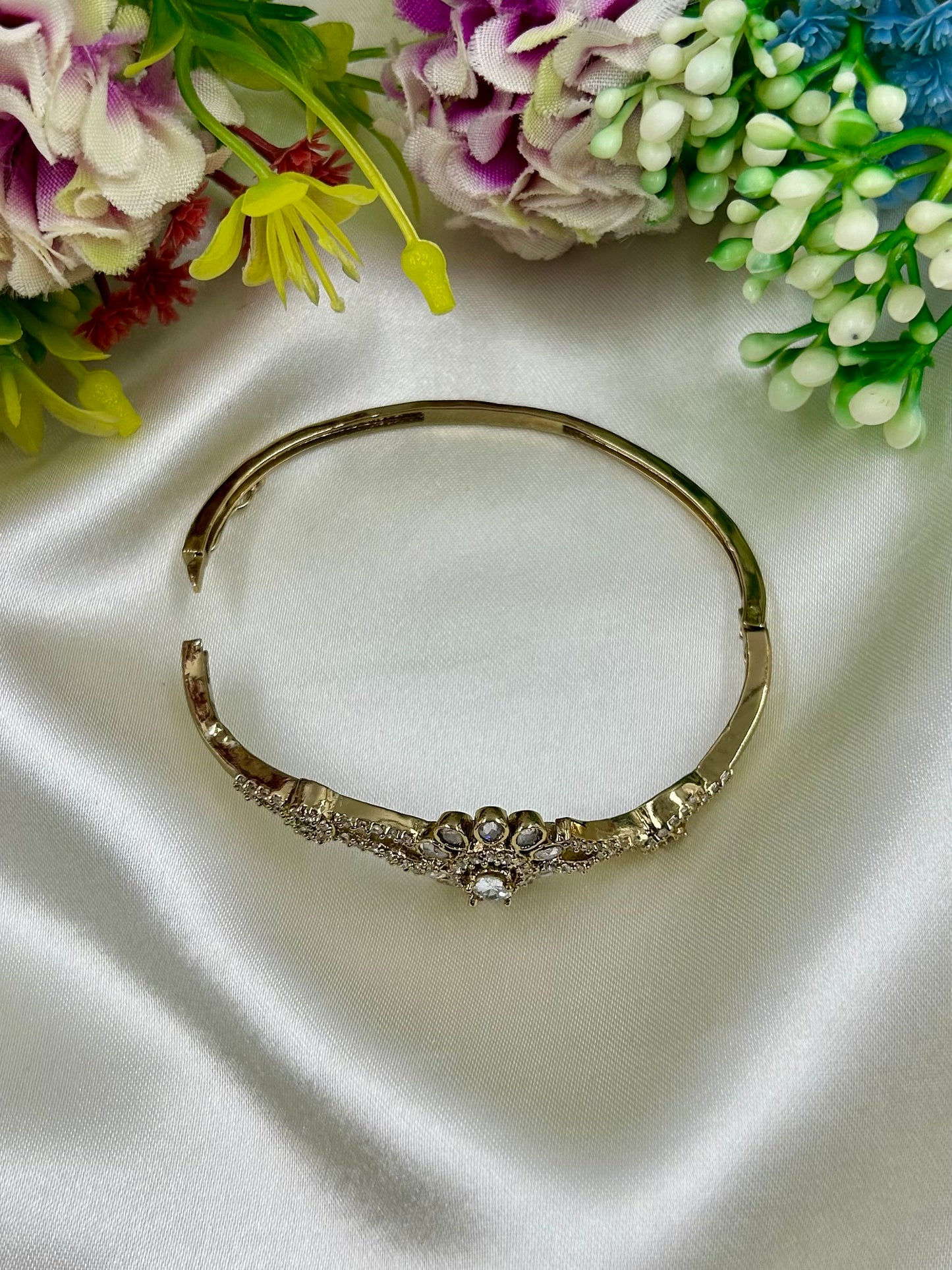 Jiya Victorian Bracelet (Openable)