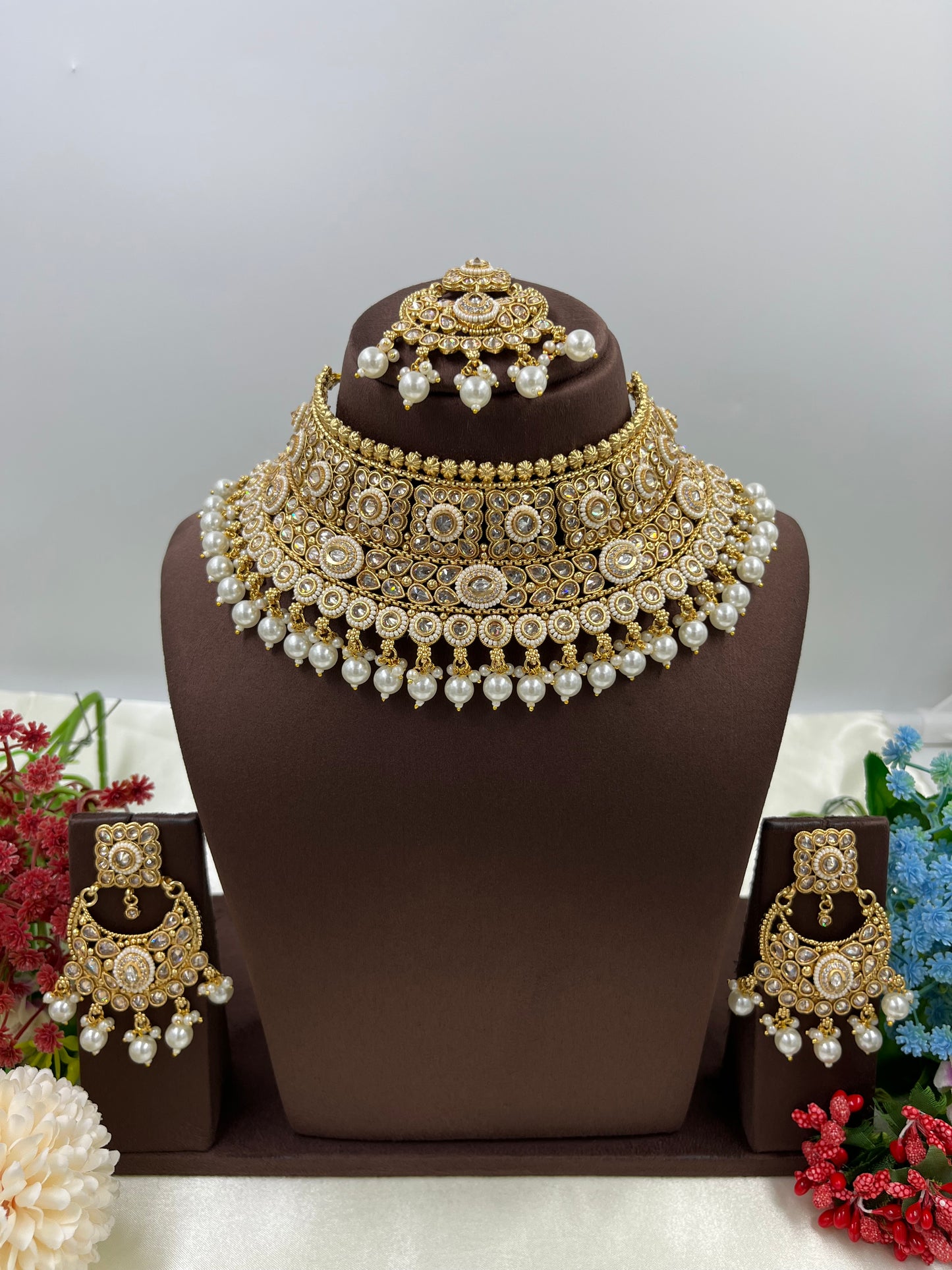 Aarvi Traditional Choker