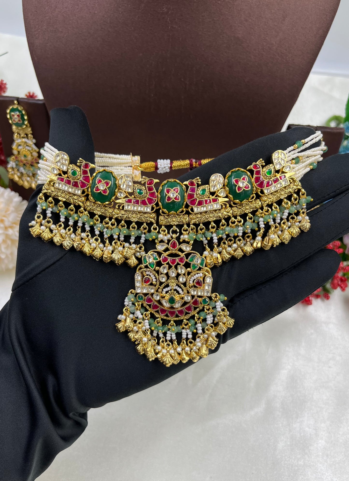 Anvi Pachi Kundan Choker