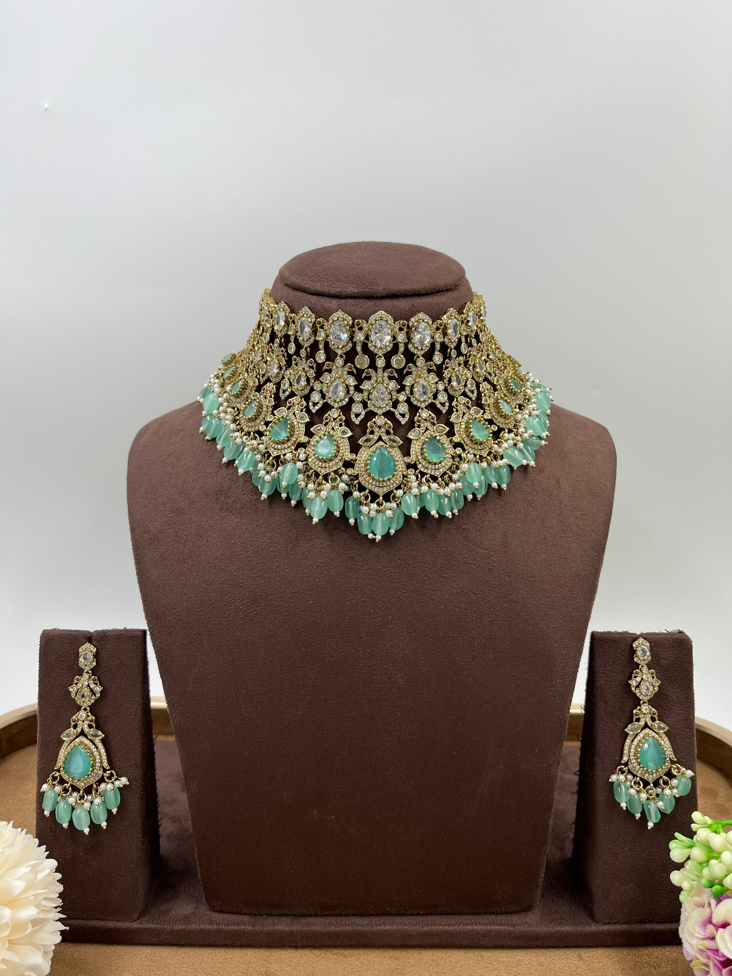Elysian Shine Victorian Necklace Set