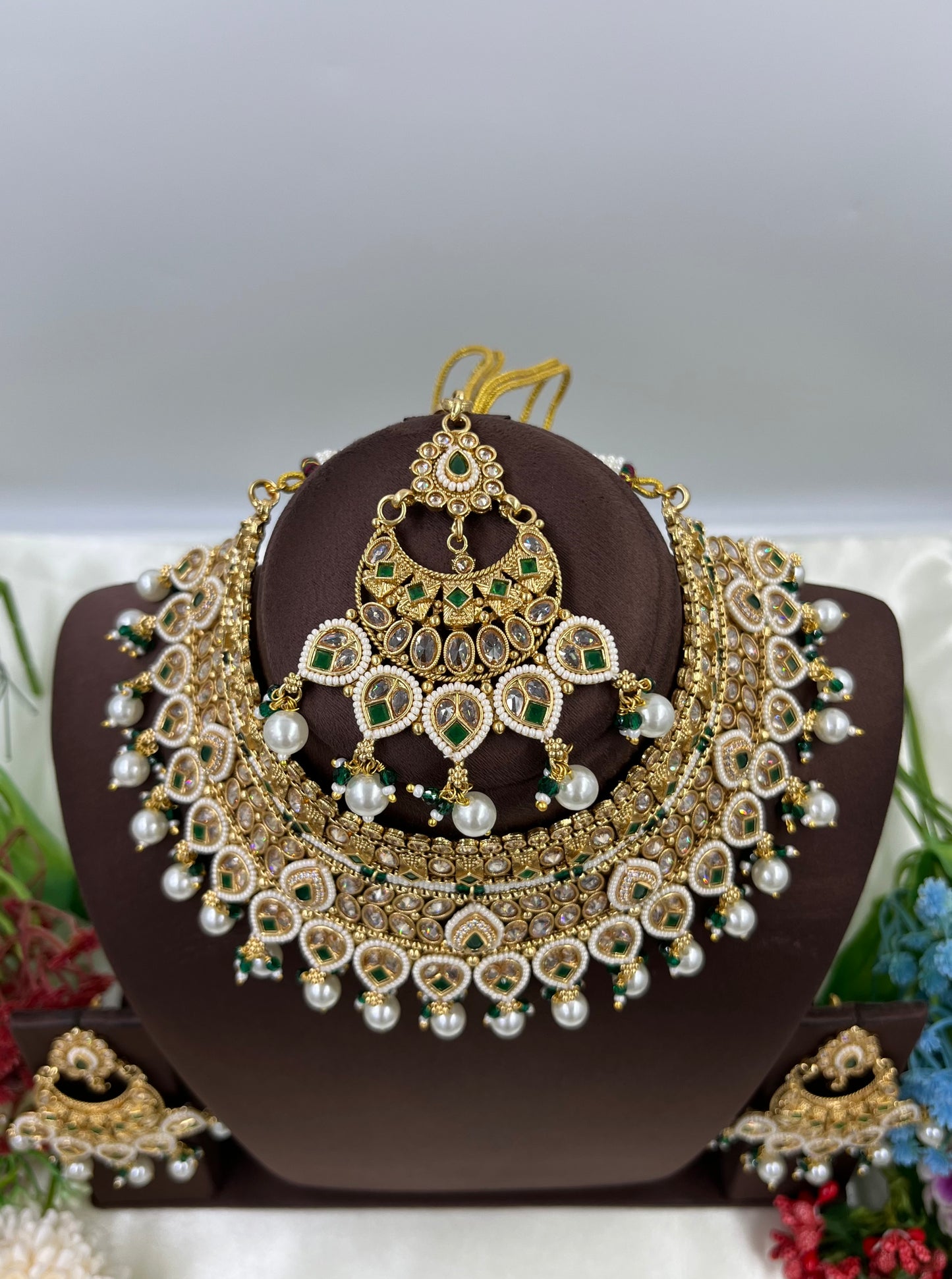 Vanta Traditional Choker