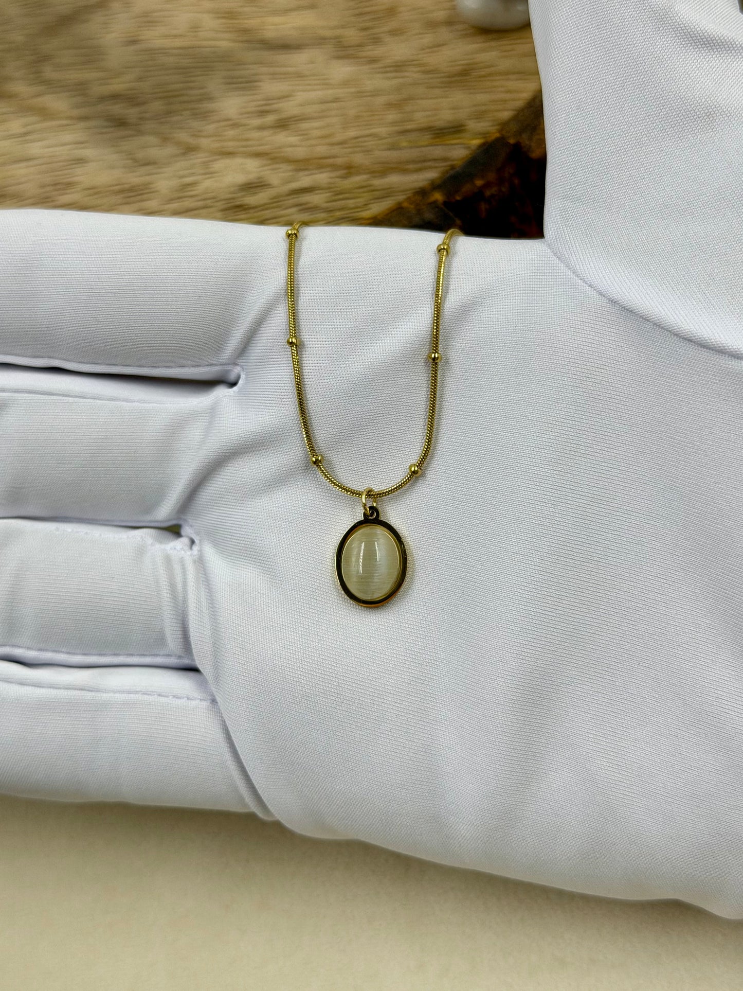 Minimal Oval Stone Gold Chain