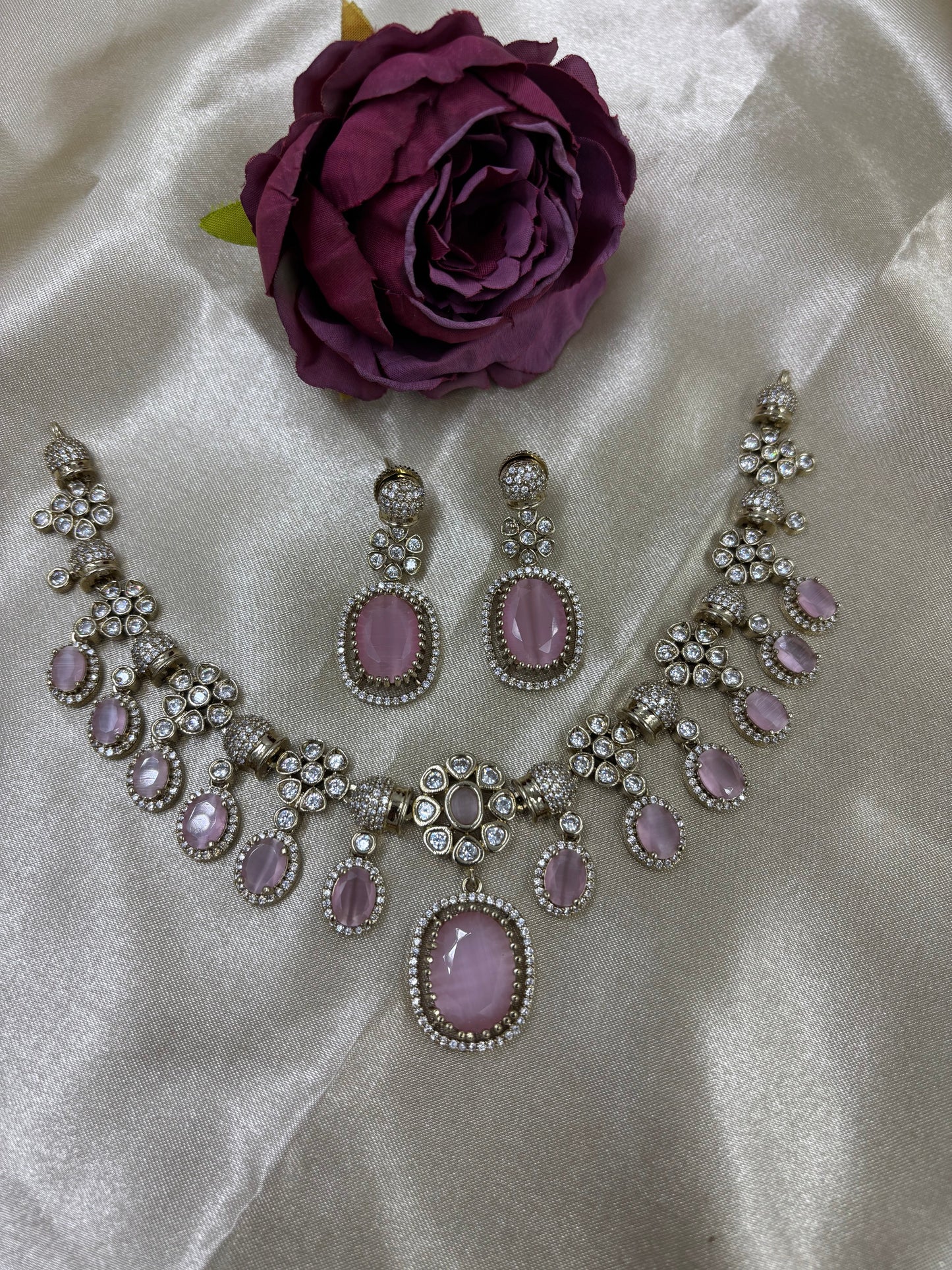 Zia Drop Victorian Necklace Set - Baby pink