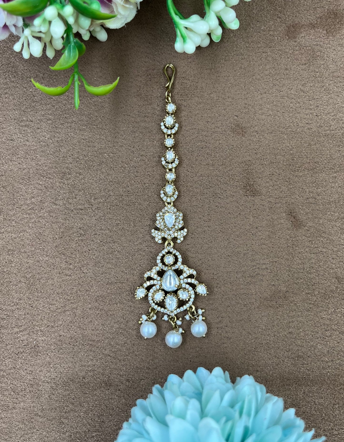 Rangmanch Kundan Maang Tikka
