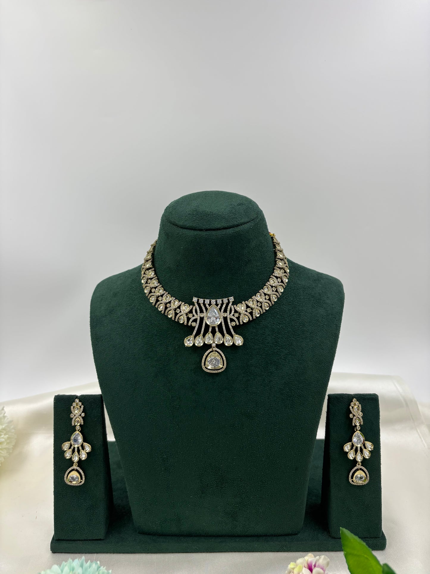 LORA VICTORIAN MOISSANITE KUNDAN NECKLACE