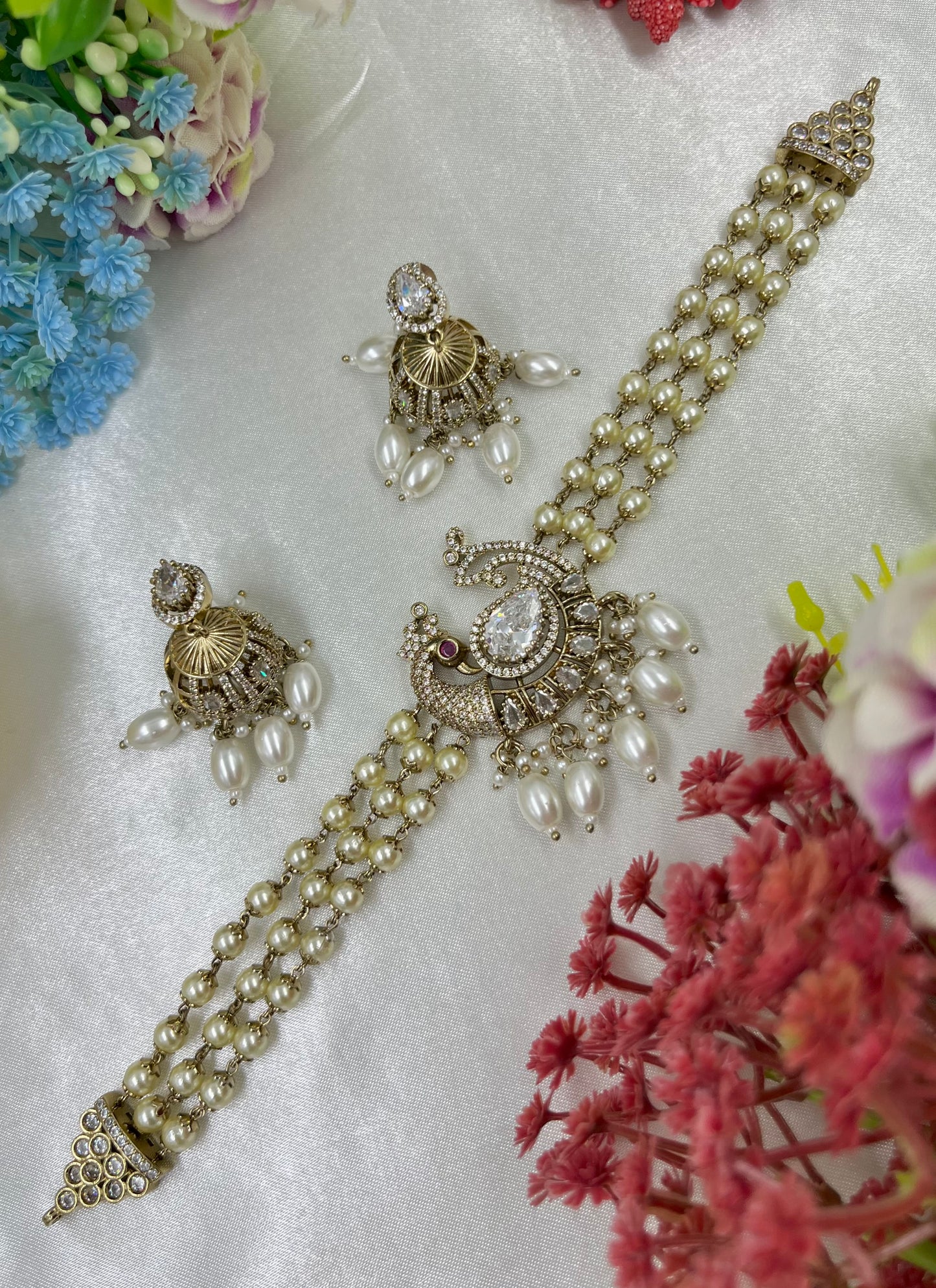 PearlAura Premium Victorian Choker