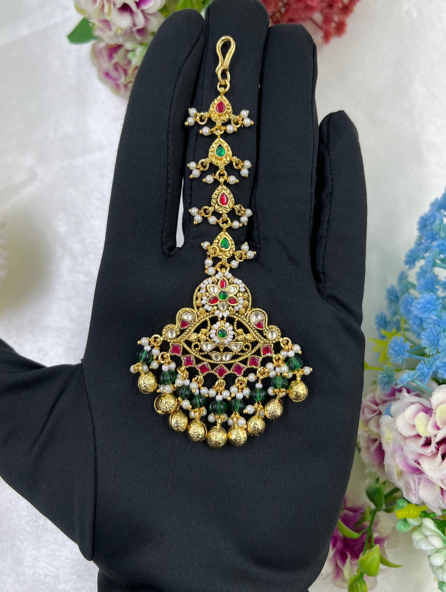 Rajeshwari Pachi Kundan Mang Tika