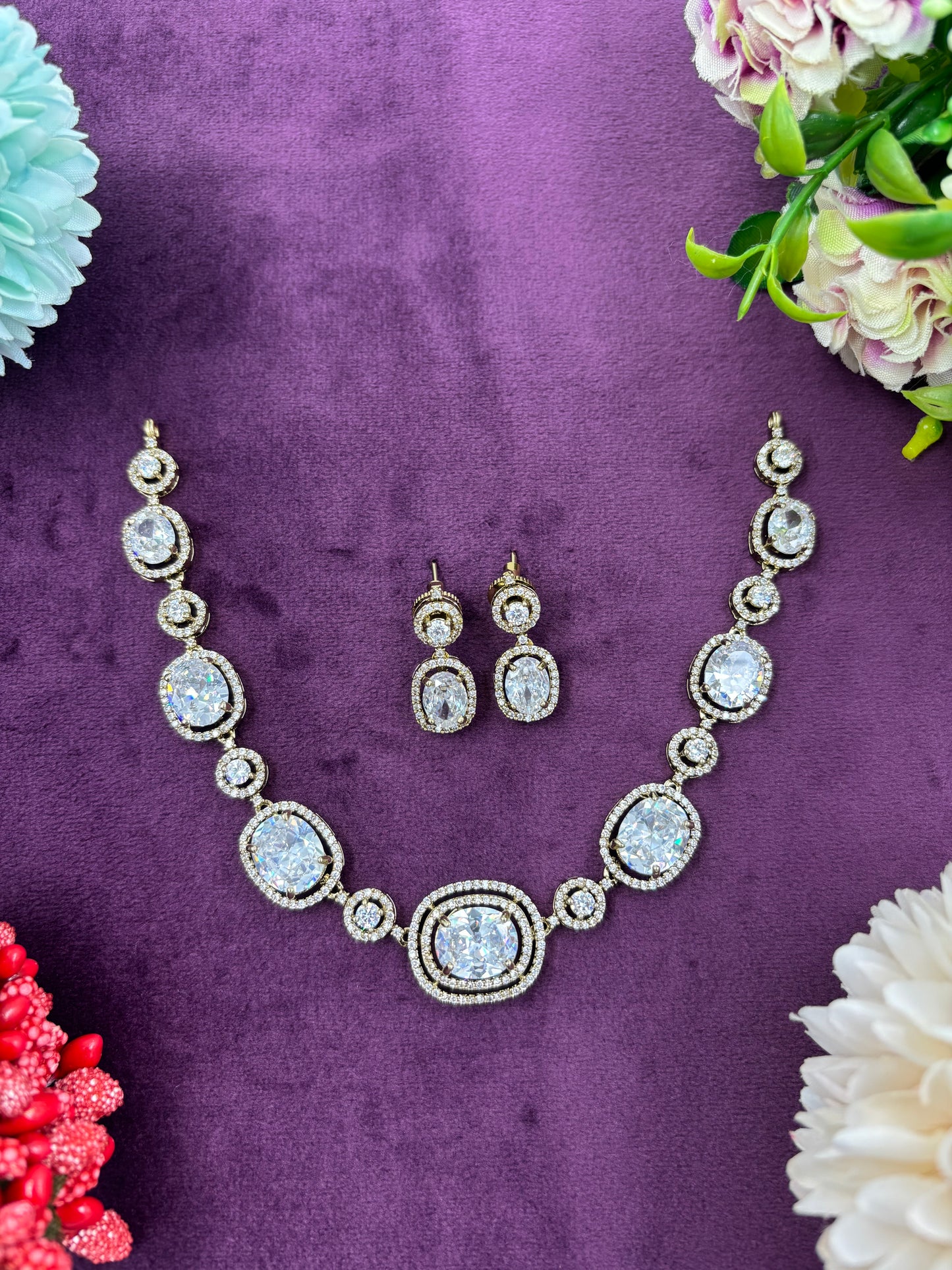 Aarvi Stone Studded Victorian Necklace Set