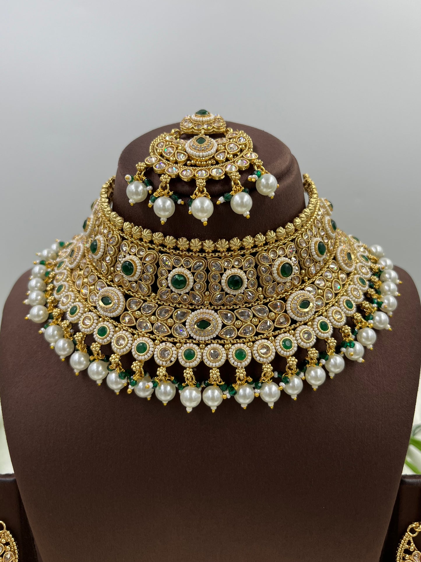 Aarvi Traditional Choker