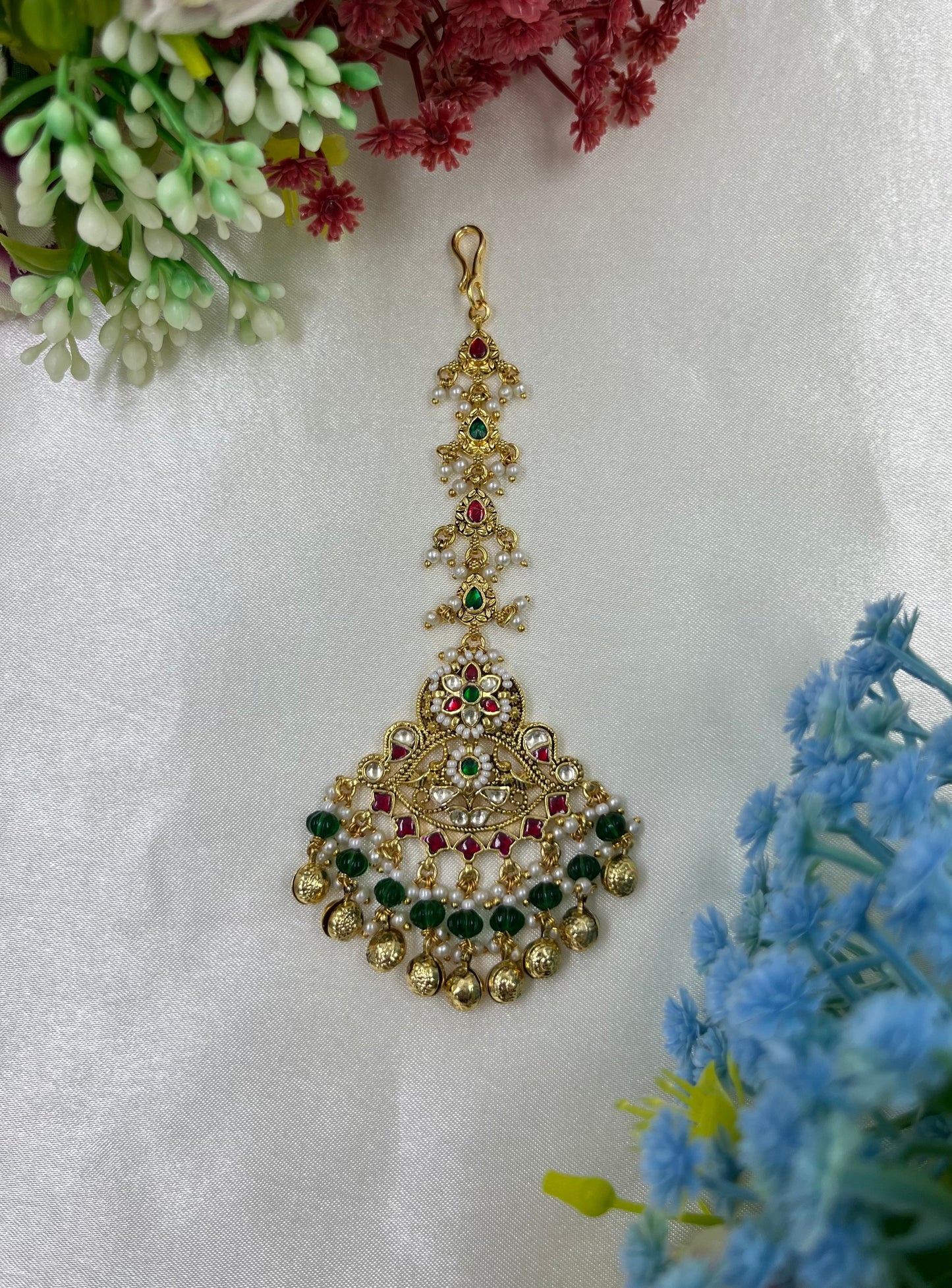 Rajeshwari Pachi Kundan Mang Tika