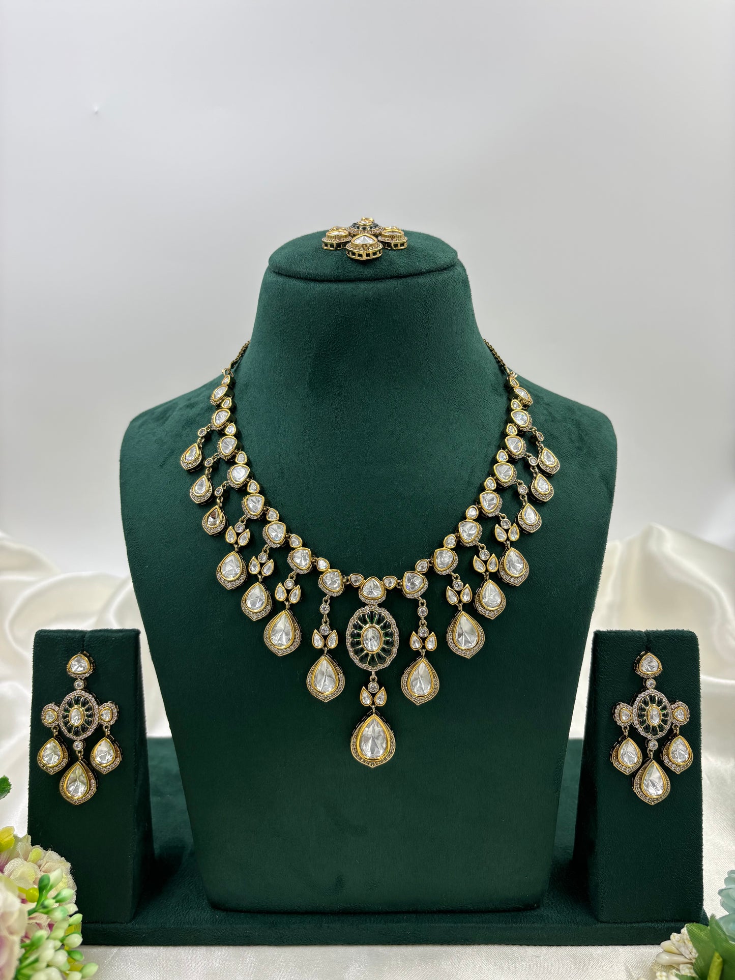 Velina Moissanite Kundan Necklace