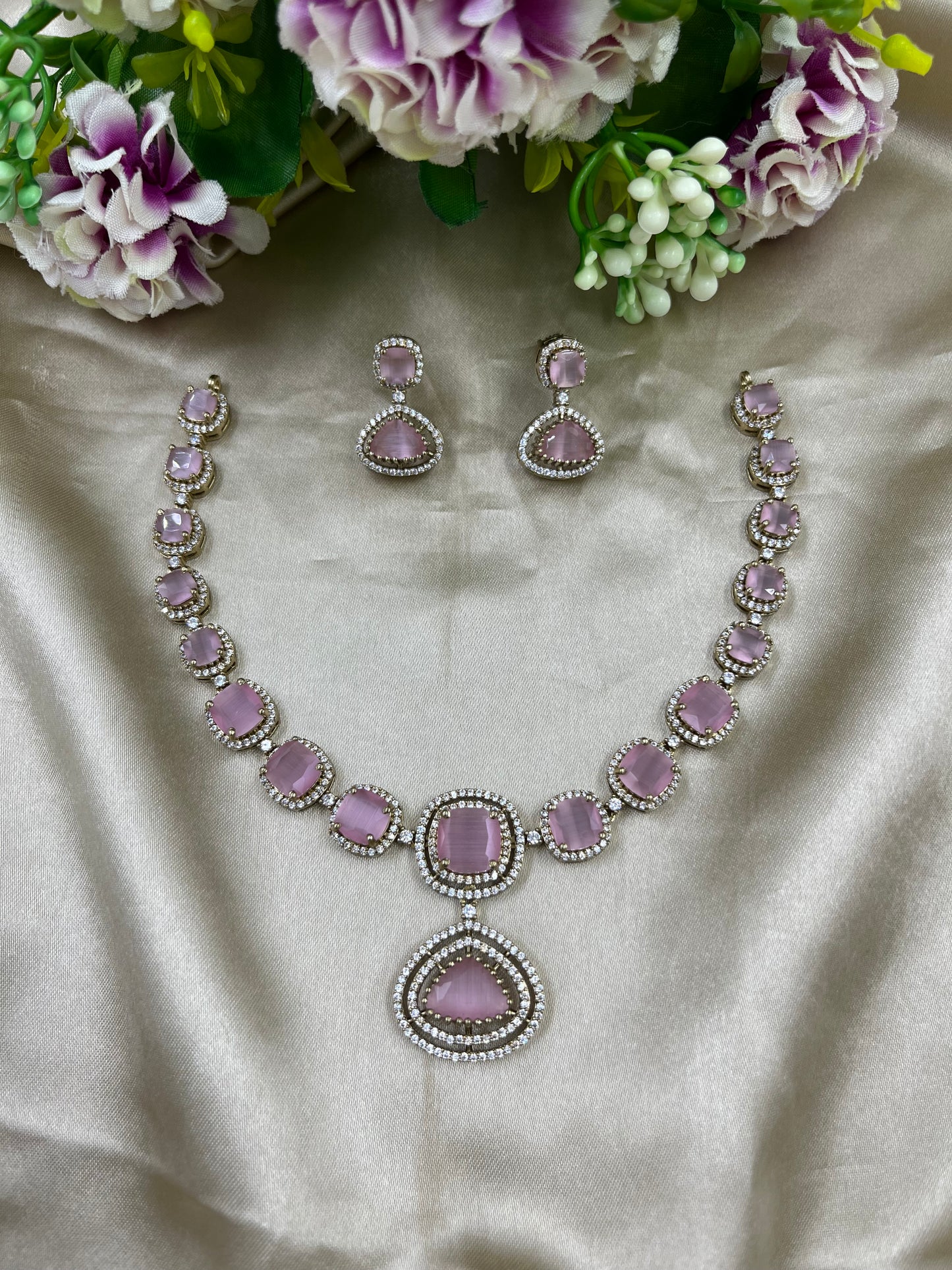 Swigly Ad Drop Victorian Necklace