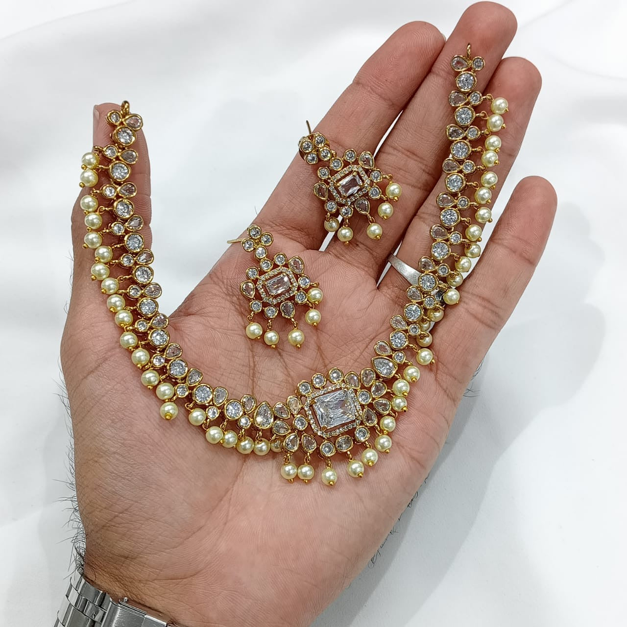 DELICATE MOTI VICTORIAN NECKLACE