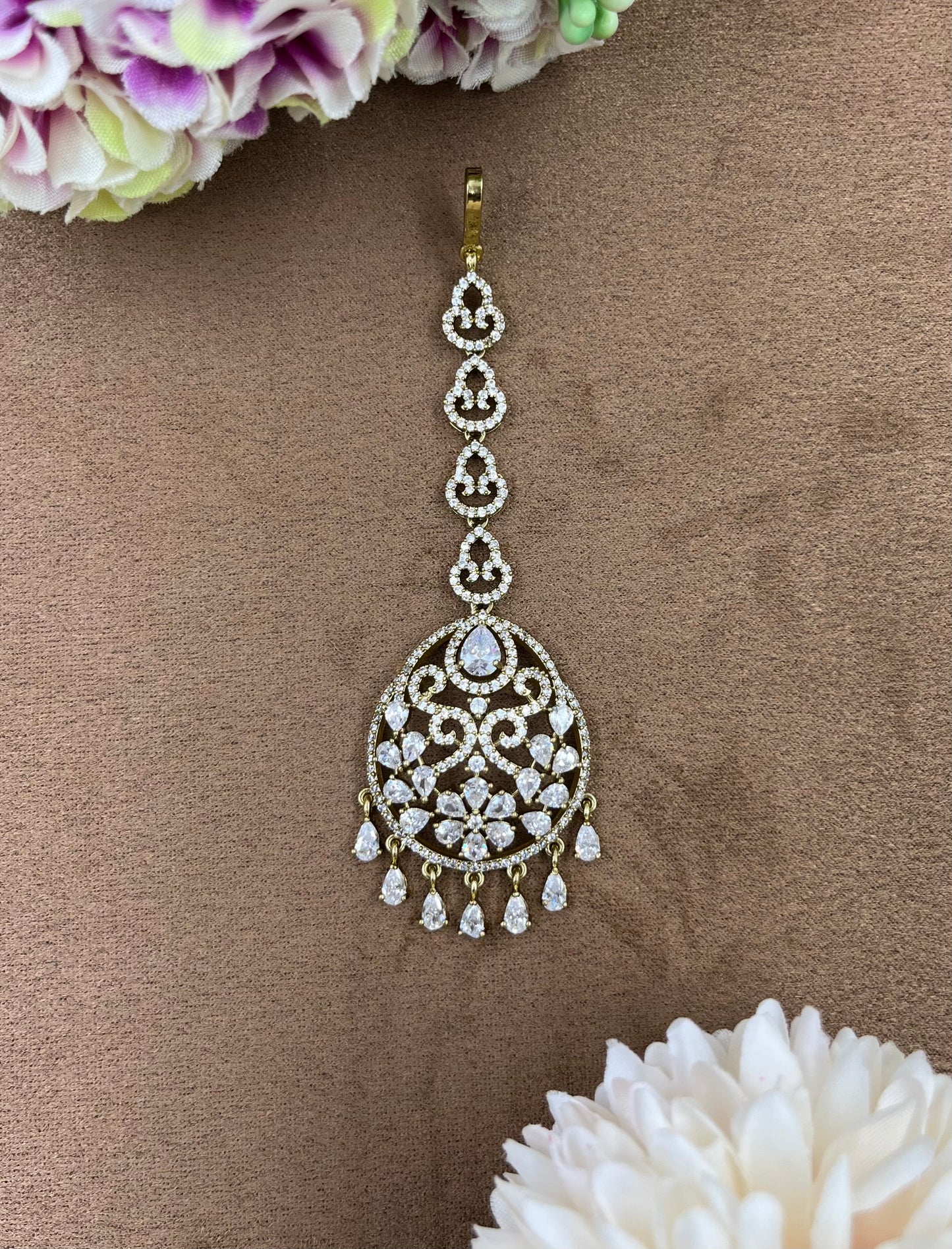 Dulhan Dazzle Kundan Maang Tikka