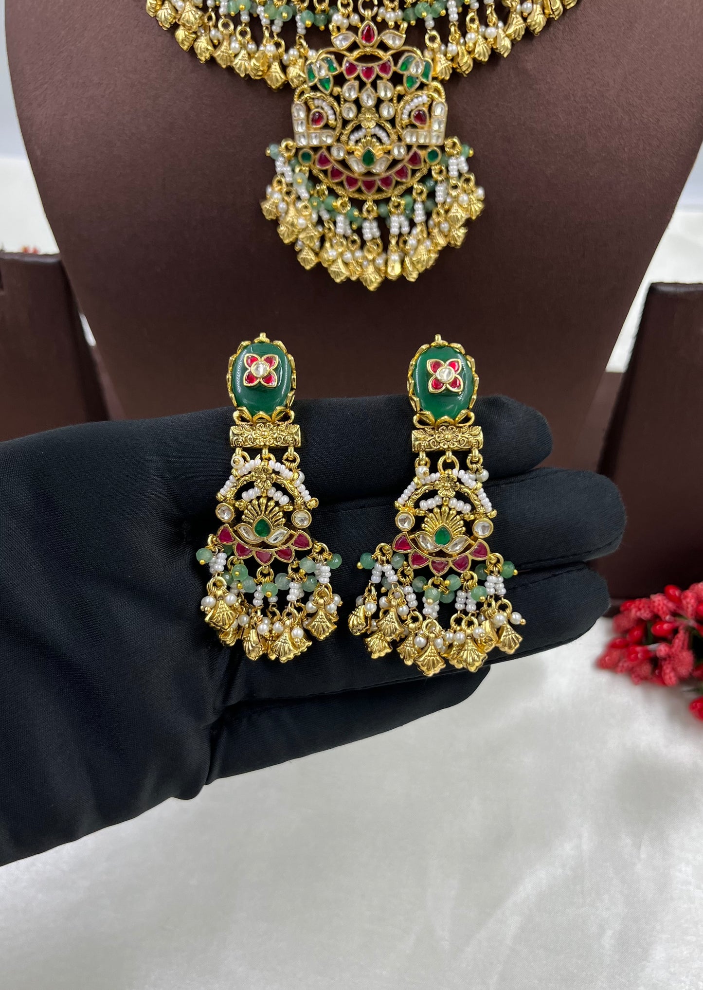 Anvi Pachi Kundan Choker