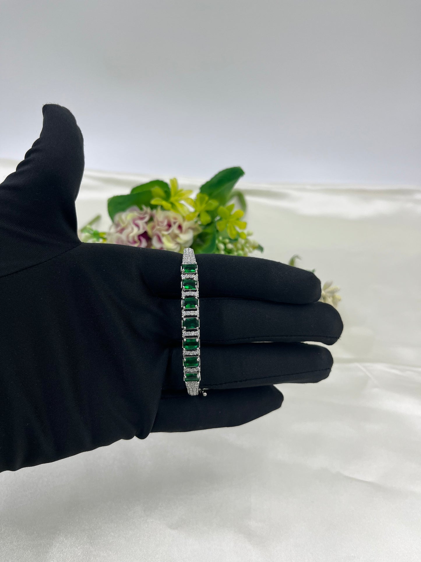 Elegant Emerald Ad Openable Kada