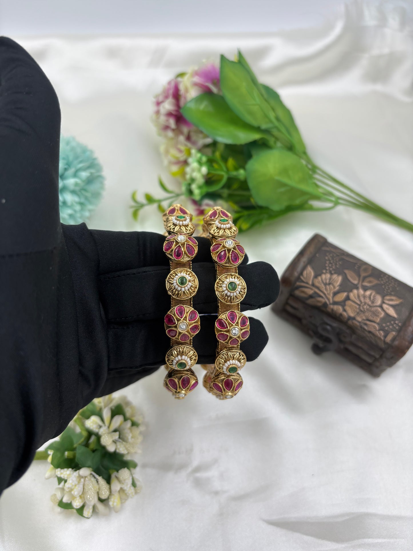 RAJWADI PREMIUM KUNDAN PACHALI BANGLES