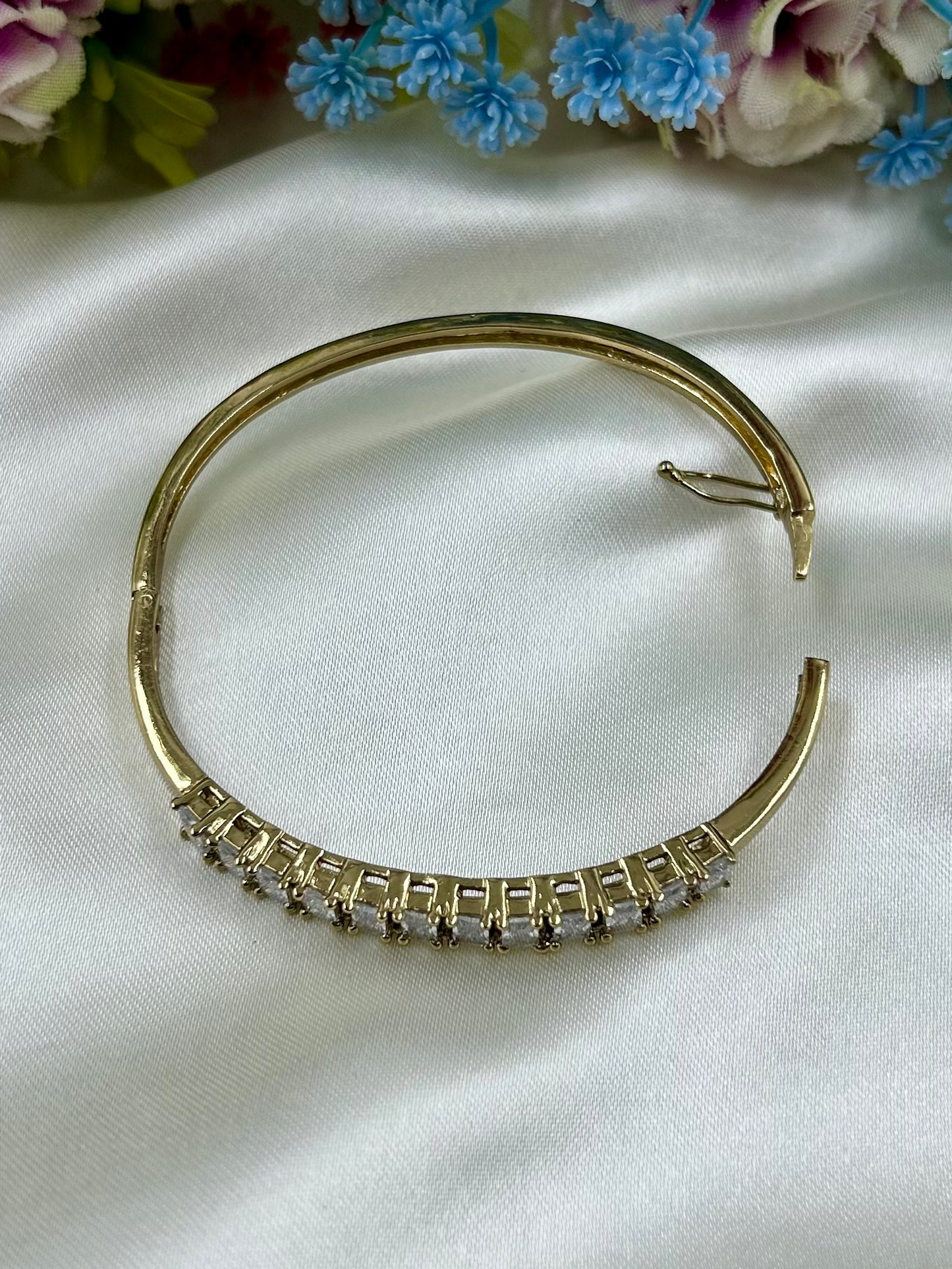 Shruti Victorian Bracelet (Openable)