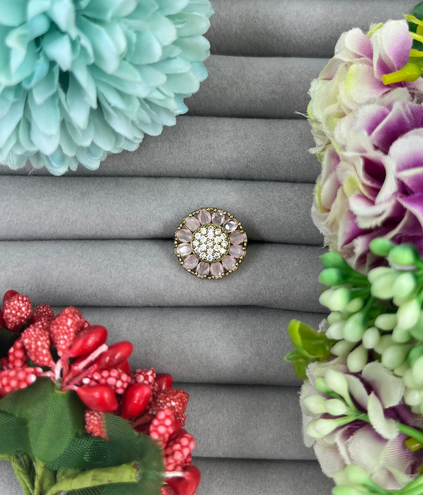 Aabha Victorian Finger Ring