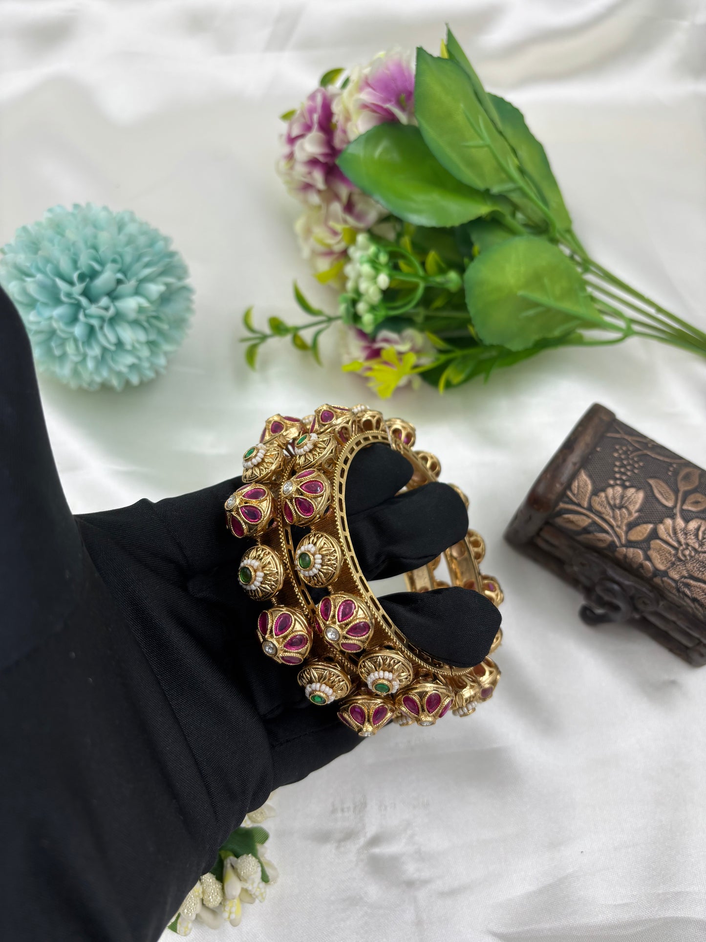 RAJWADI PREMIUM KUNDAN PACHALI BANGLES