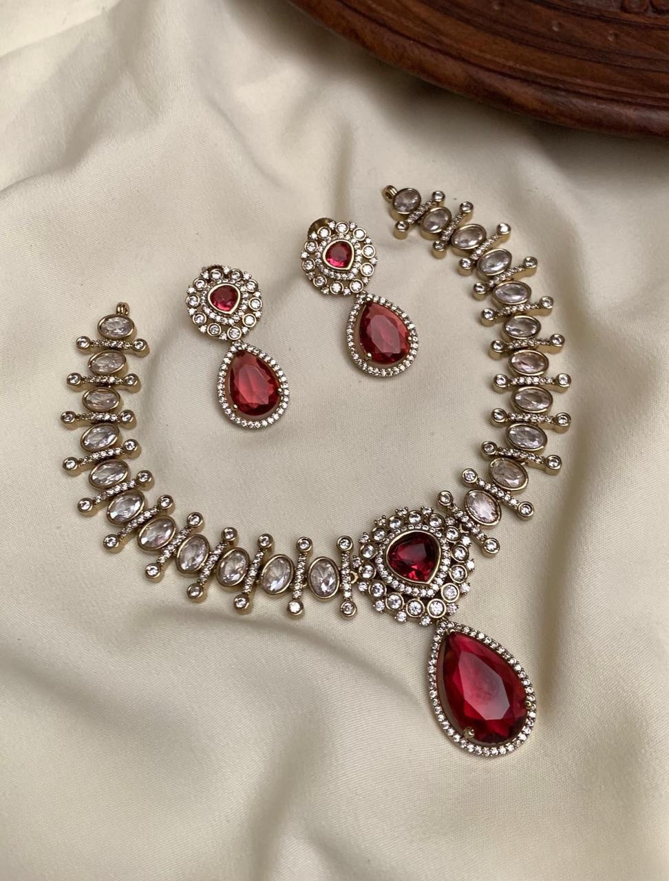 Viva Drop Victorian Necklace set