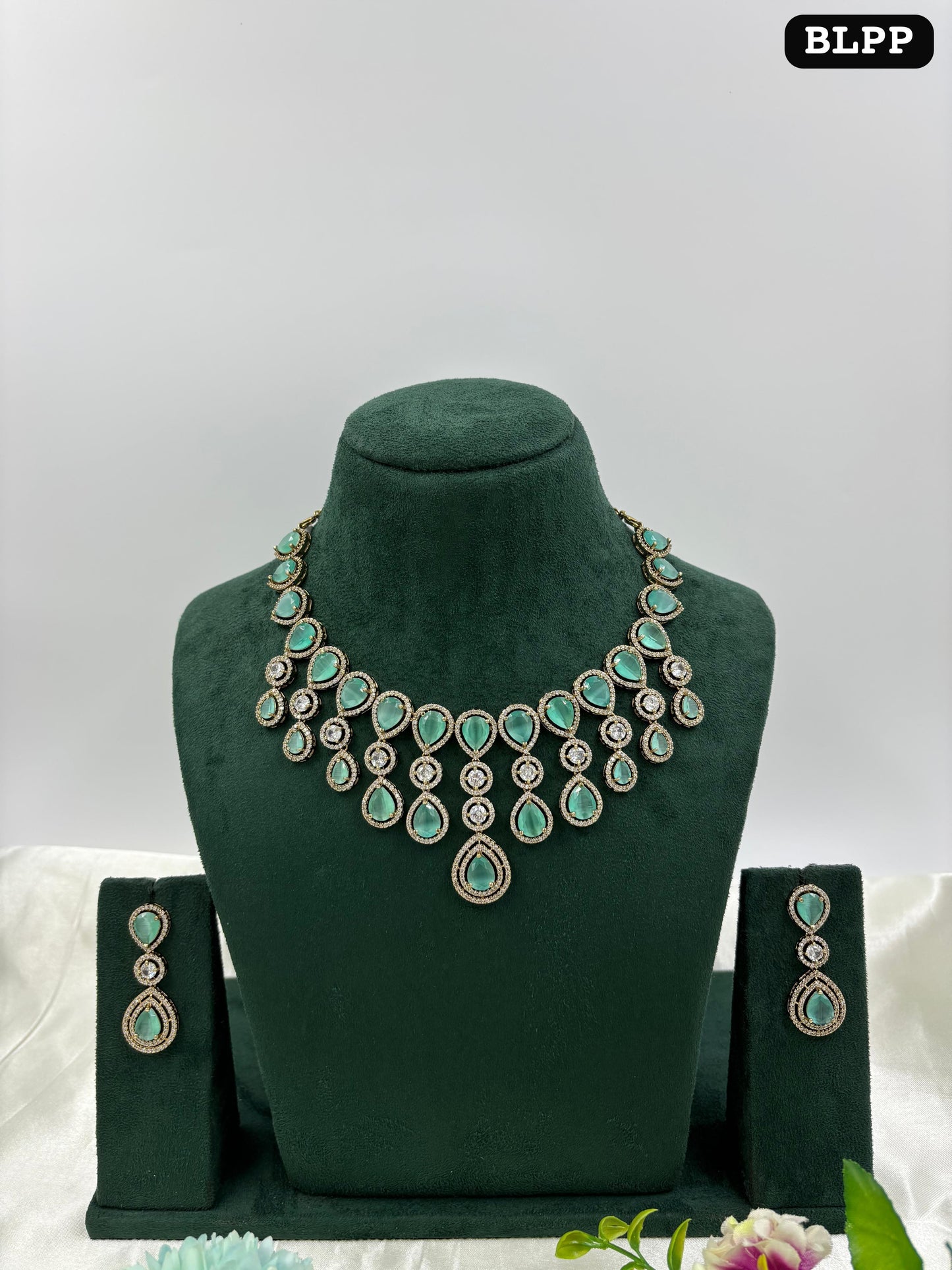 Roma Teardrop Victorian Necklace Set
