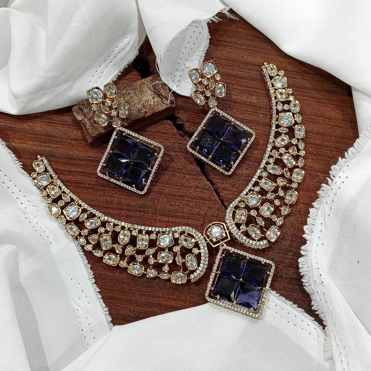 Vim Square Victorian Necklace Set