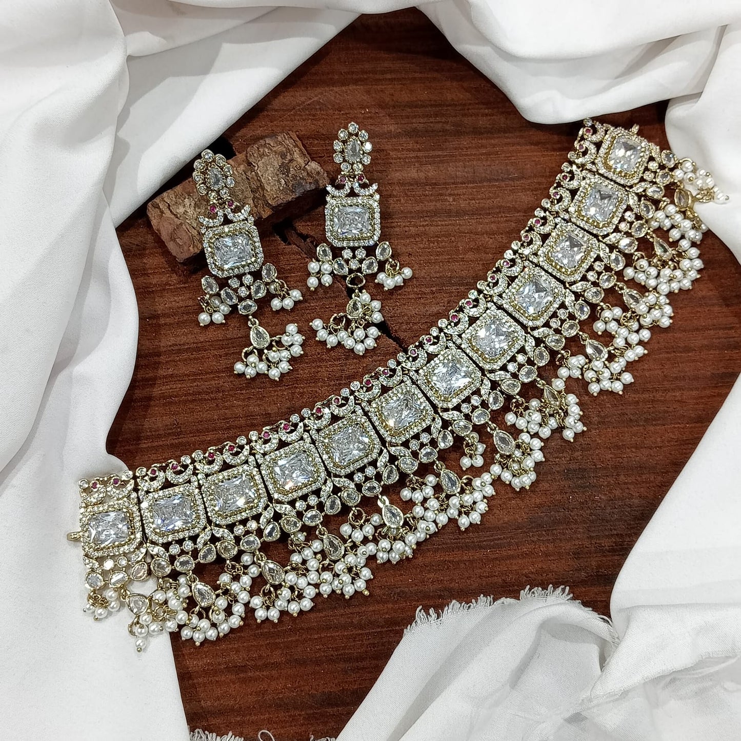 Nivisha Victorian Choker Necklace Set