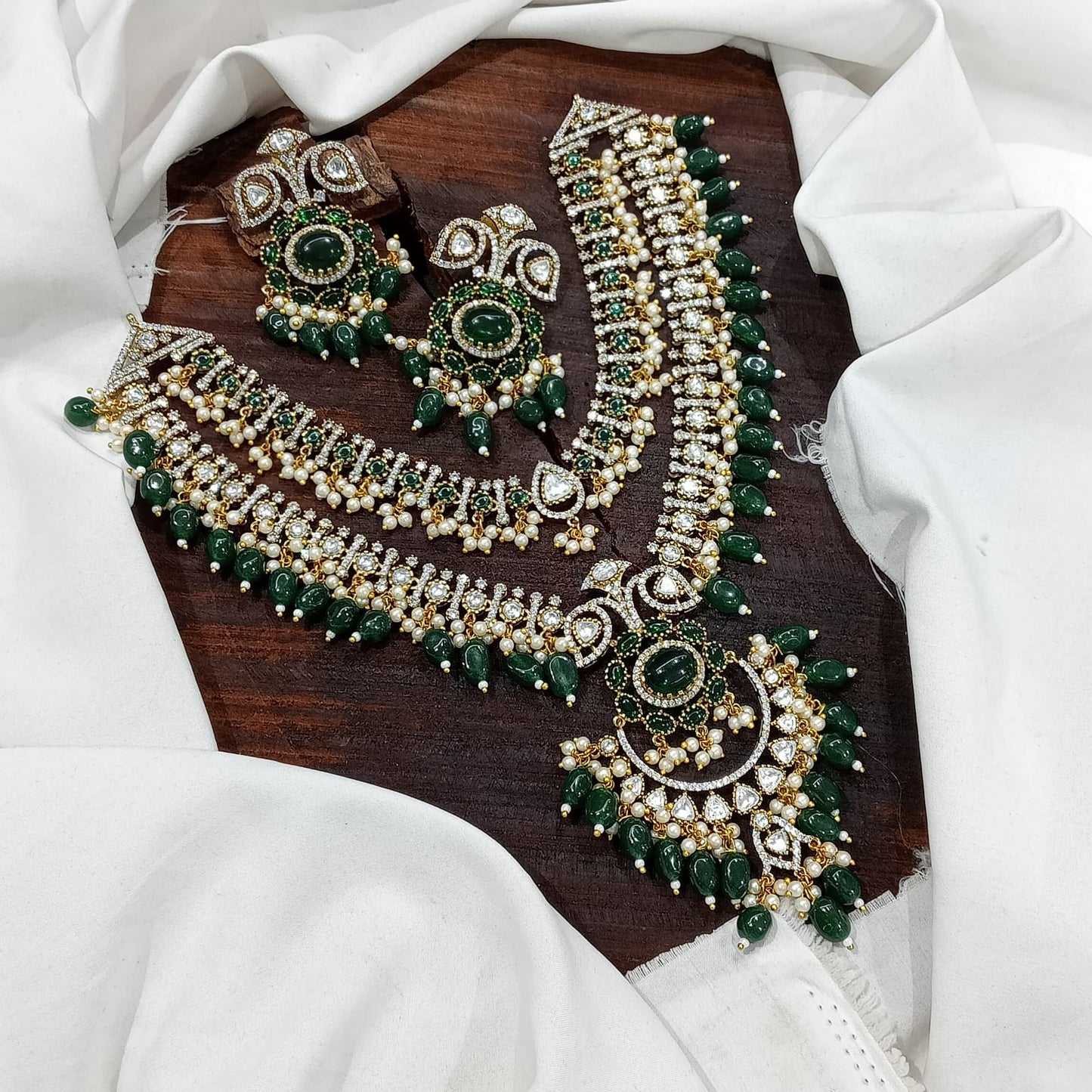 Niharika Pearl Victorian Necklace Set