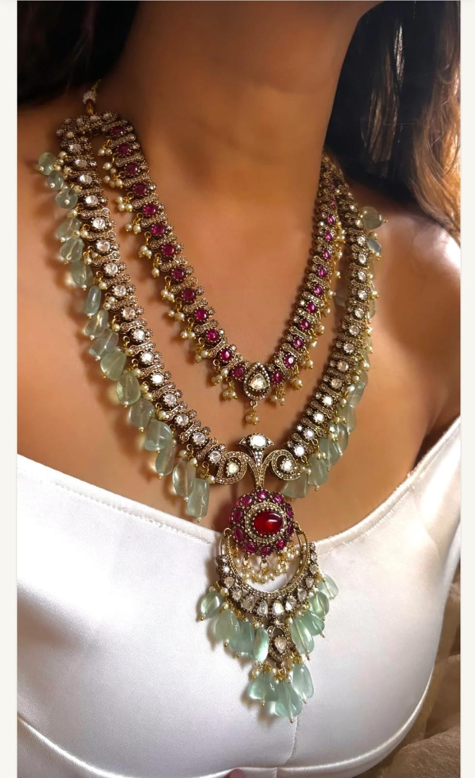 Niharika Pearl Victorian Necklace Set