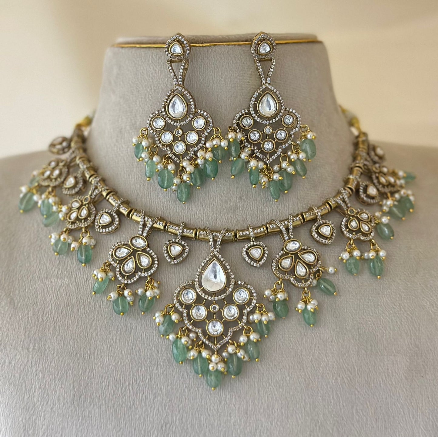 Fina Victorian Hasli Necklace Set - Pista