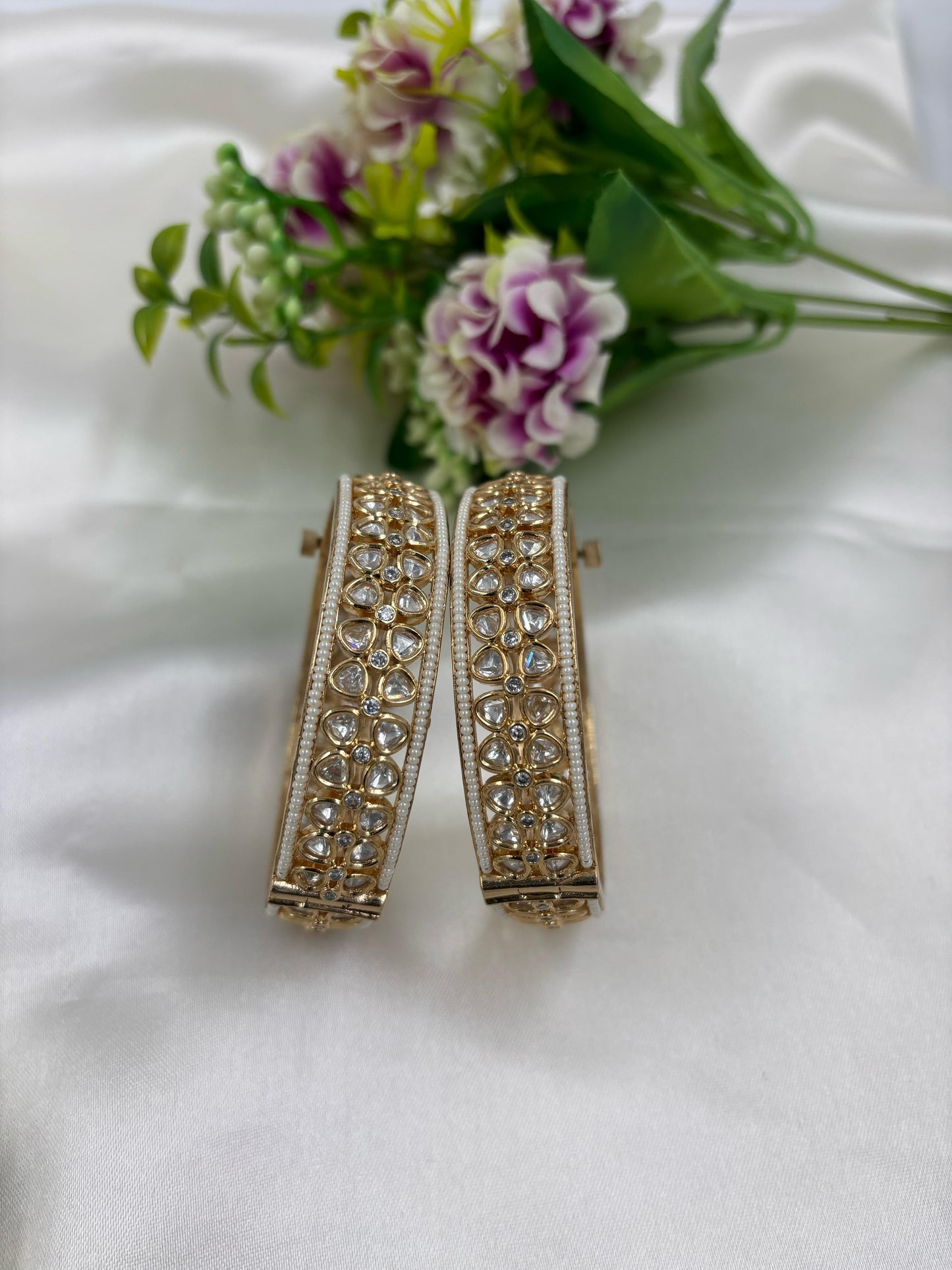 Jevi Moissanite Kundan Premium Bangles Set
