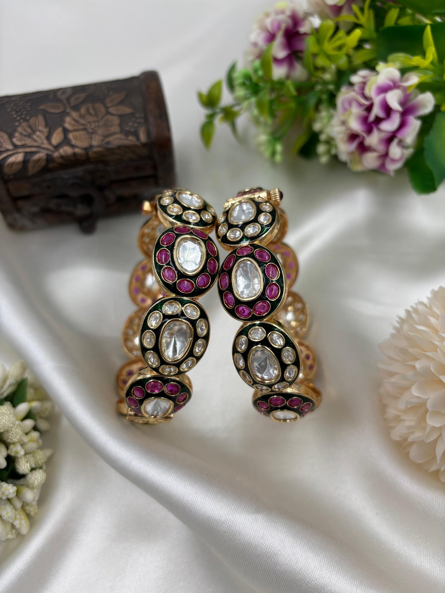 Iravi Premium Moissanite Kundan Bangles