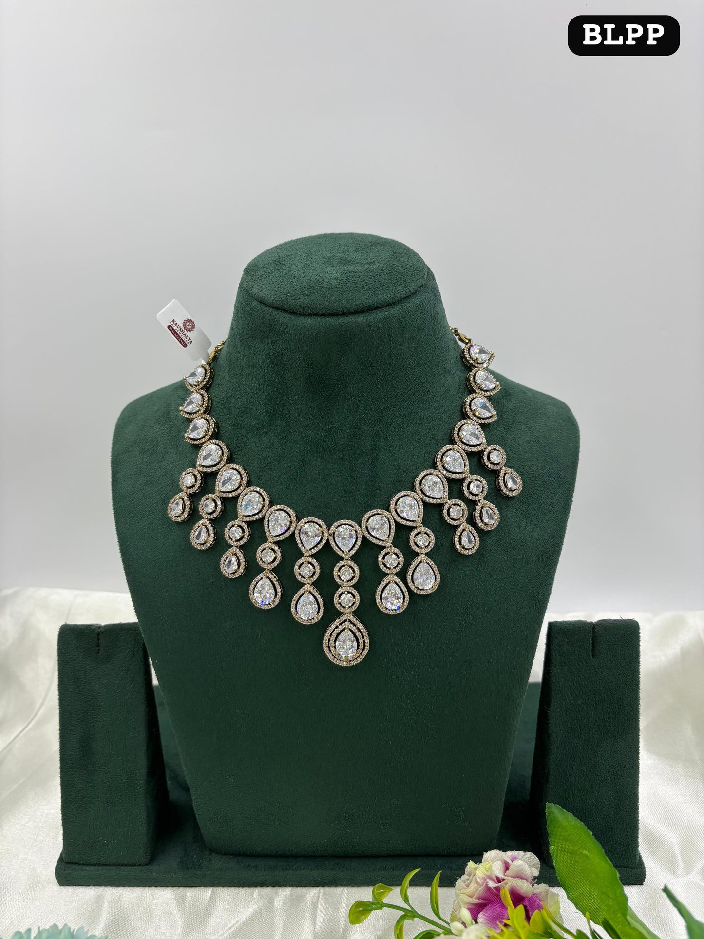 Roma Teardrop Victorian Necklace Set