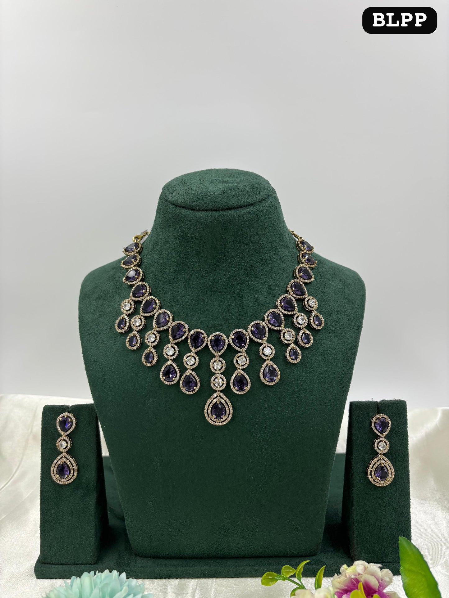 Roma Teardrop Victorian Necklace Set