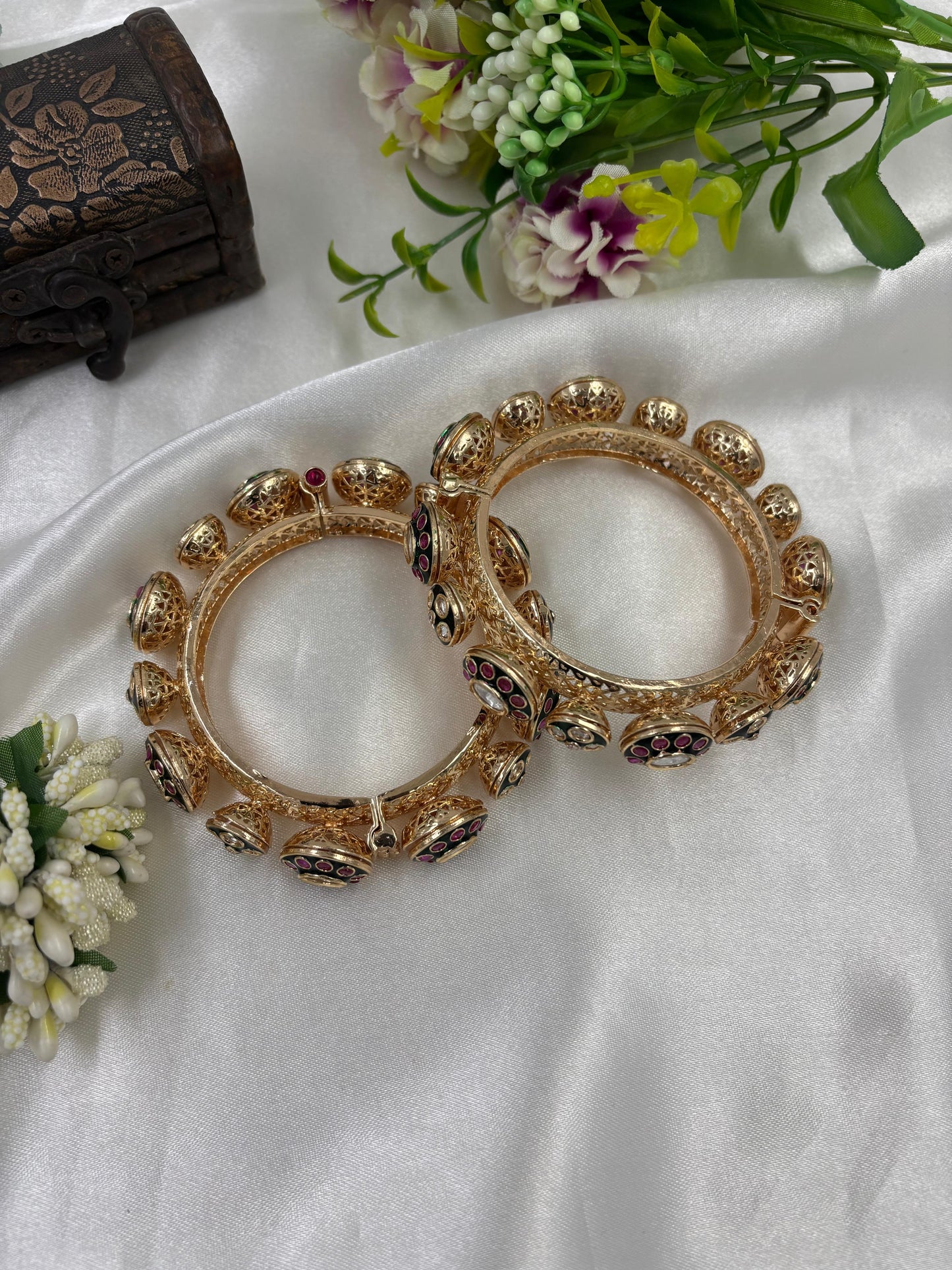 Riza Moissanite kundan Minakari Bangles Set