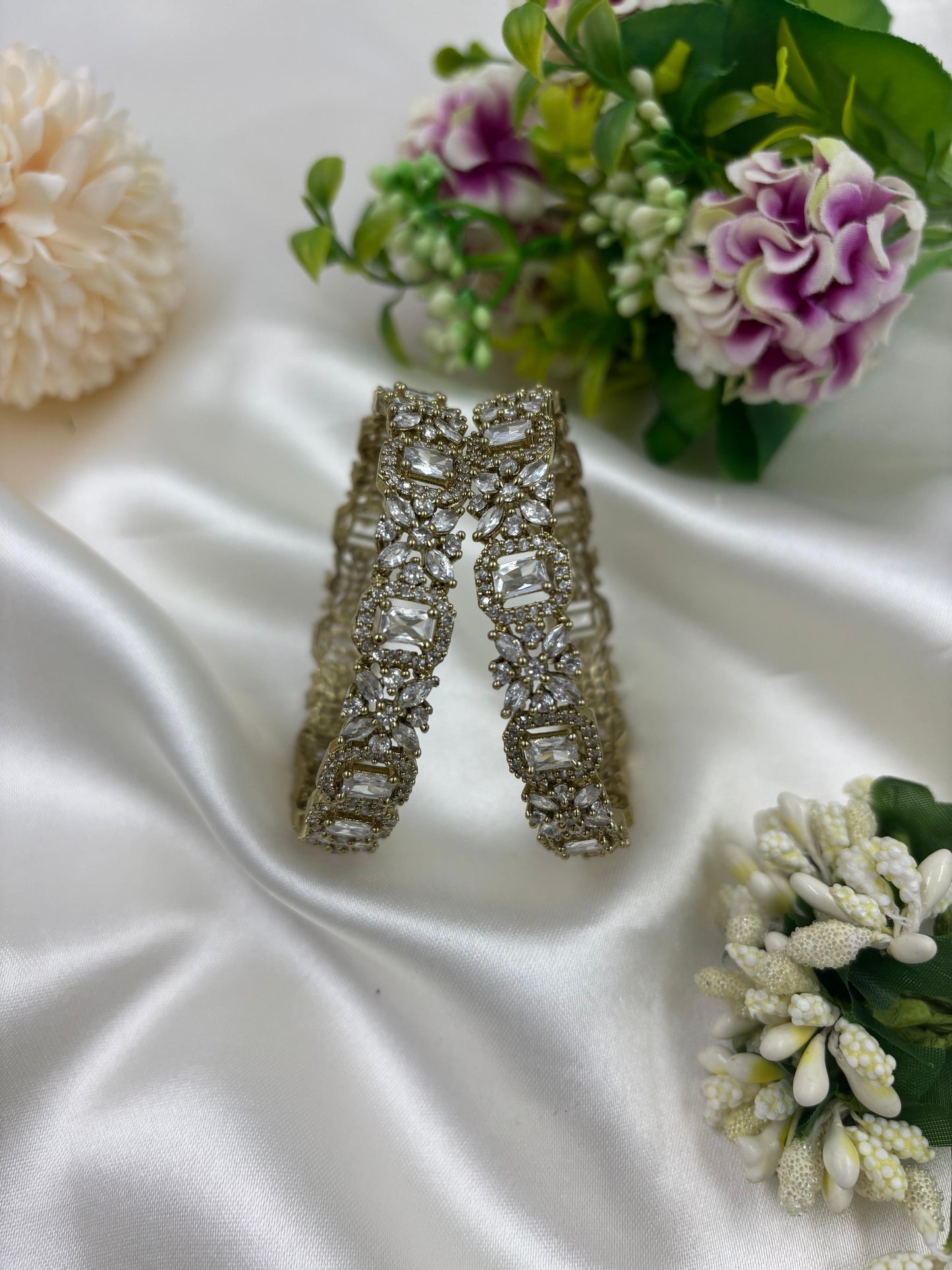 Kira Premium Victorian Bangles